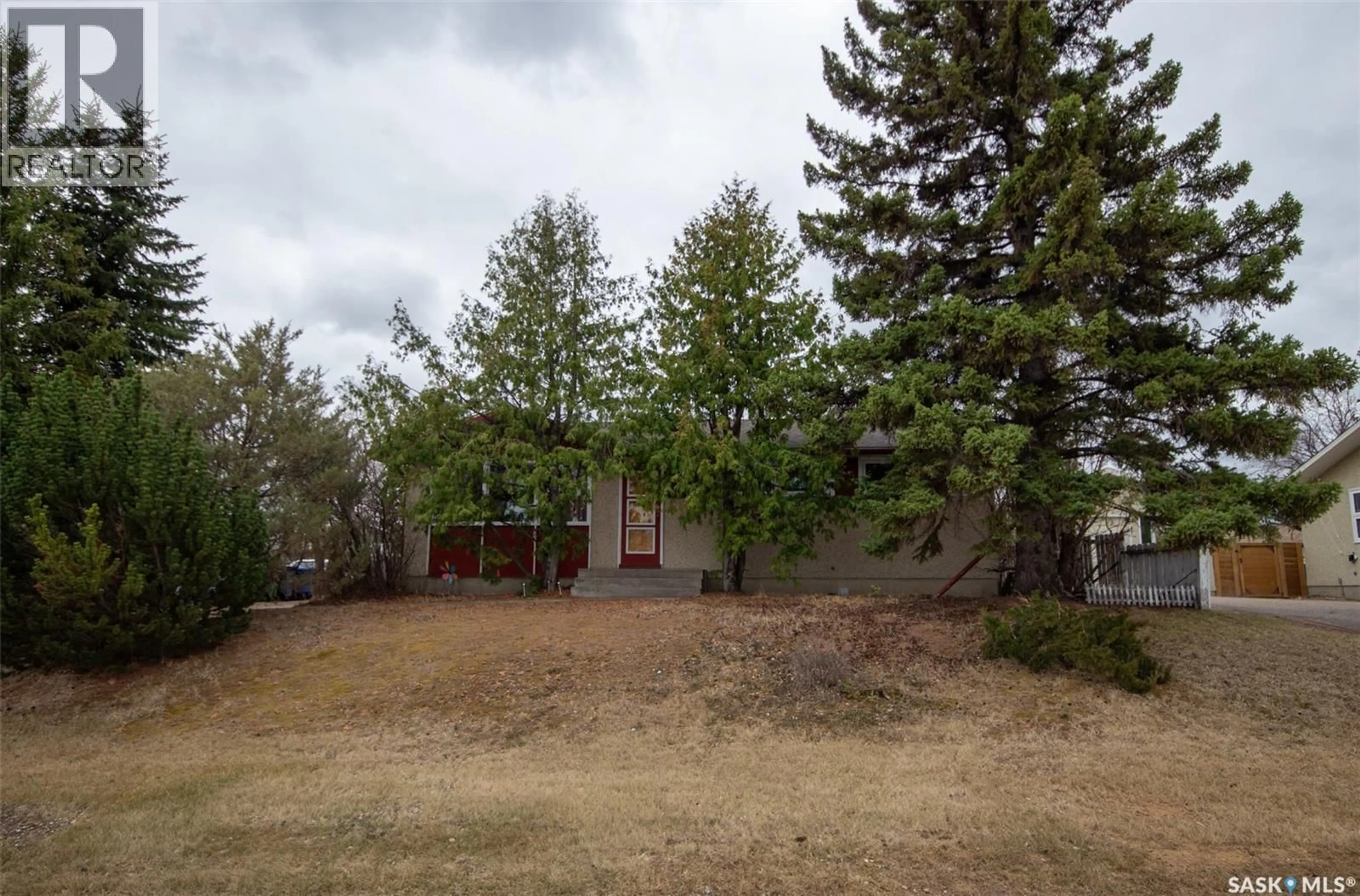 A pic from outside/outdoor area/front of a property/back of a property/a pic from drone, unknown for 211 31ST STREET, Battleford Saskatchewan S0M0E0