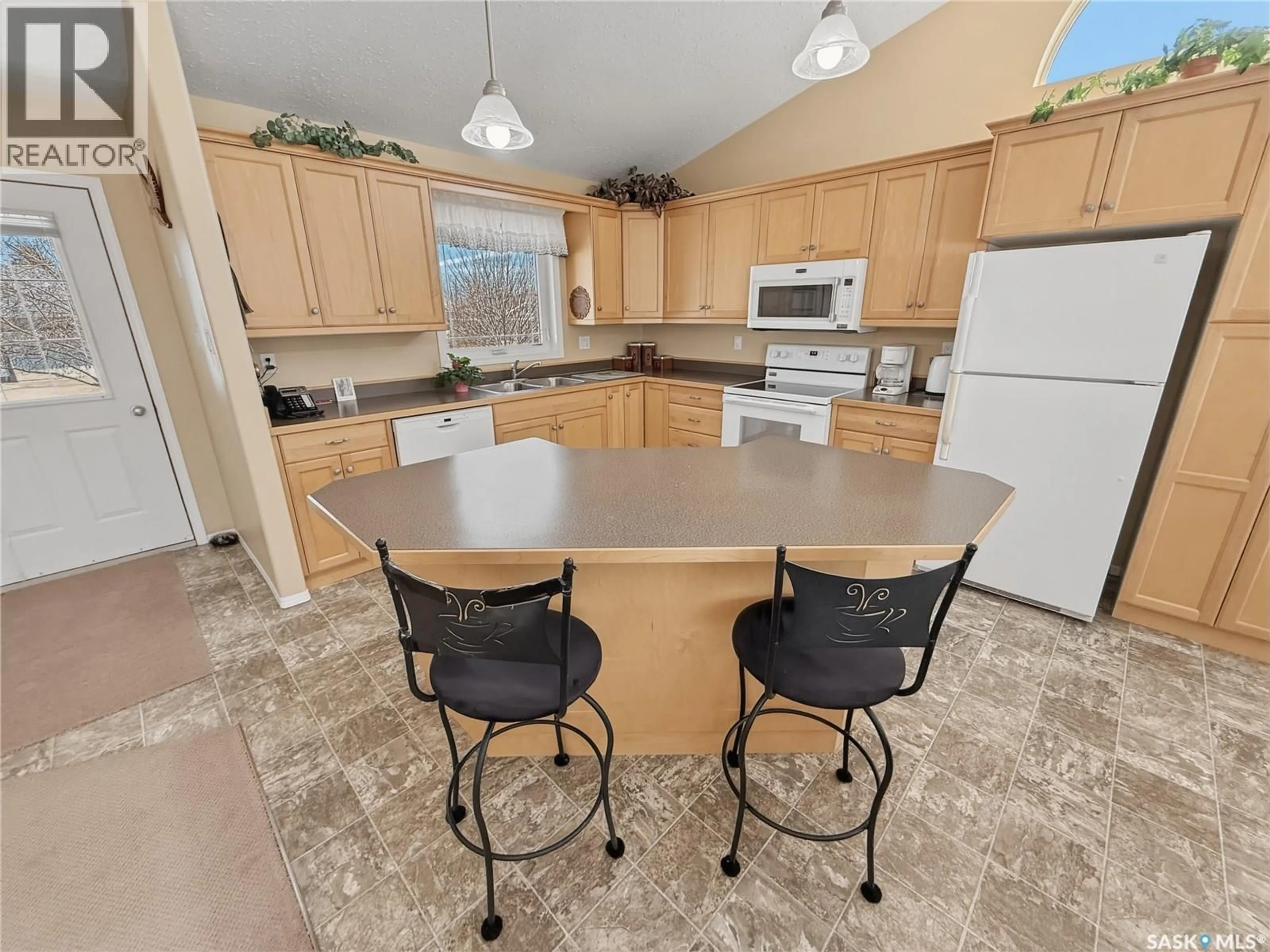 Open concept kitchen, ceramic/tile floor for 530 PALLISER DRIVE, Swift Current Saskatchewan S9H5C6