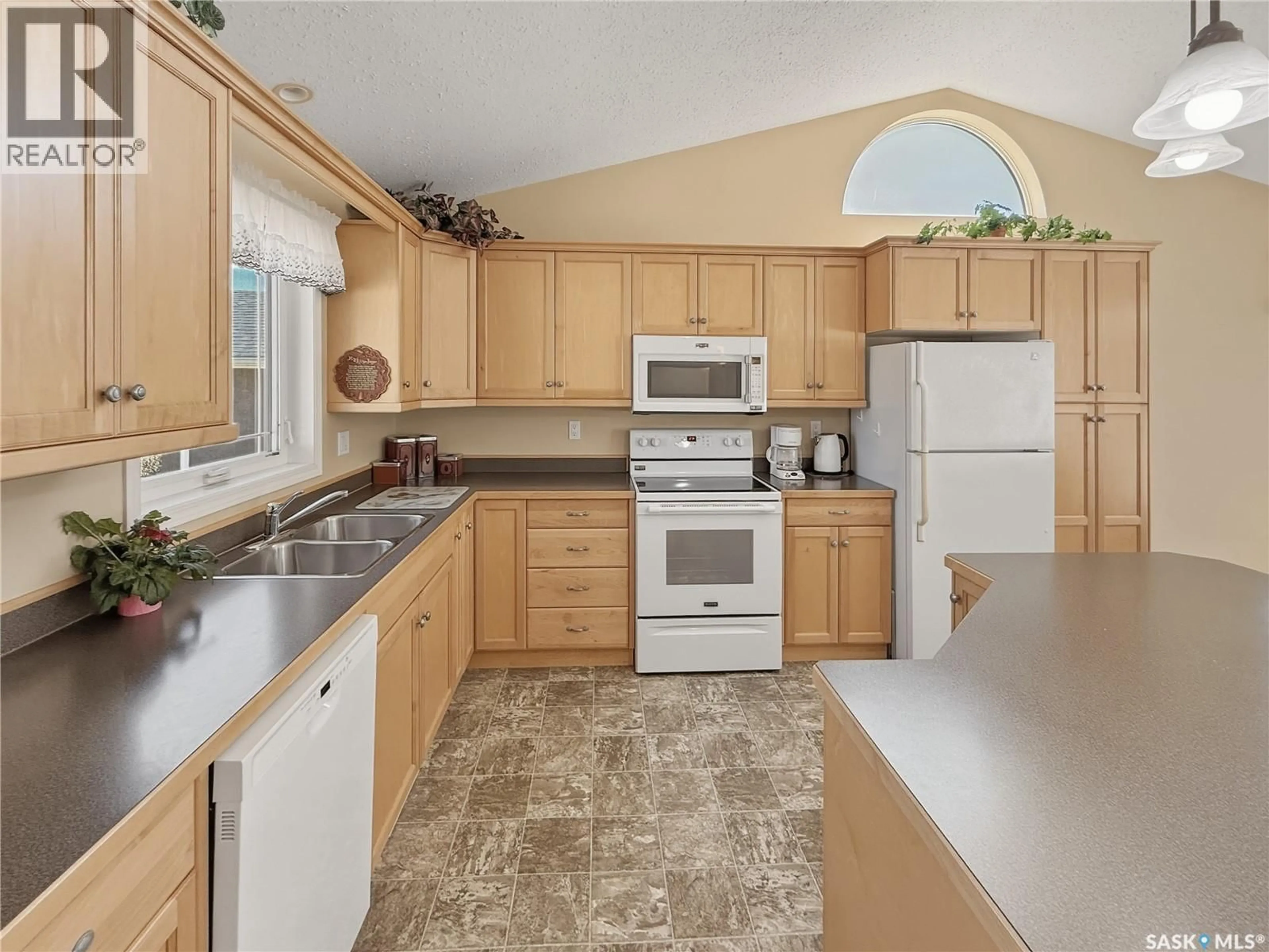 Standard kitchen, ceramic/tile floor for 530 PALLISER DRIVE, Swift Current Saskatchewan S9H5C6
