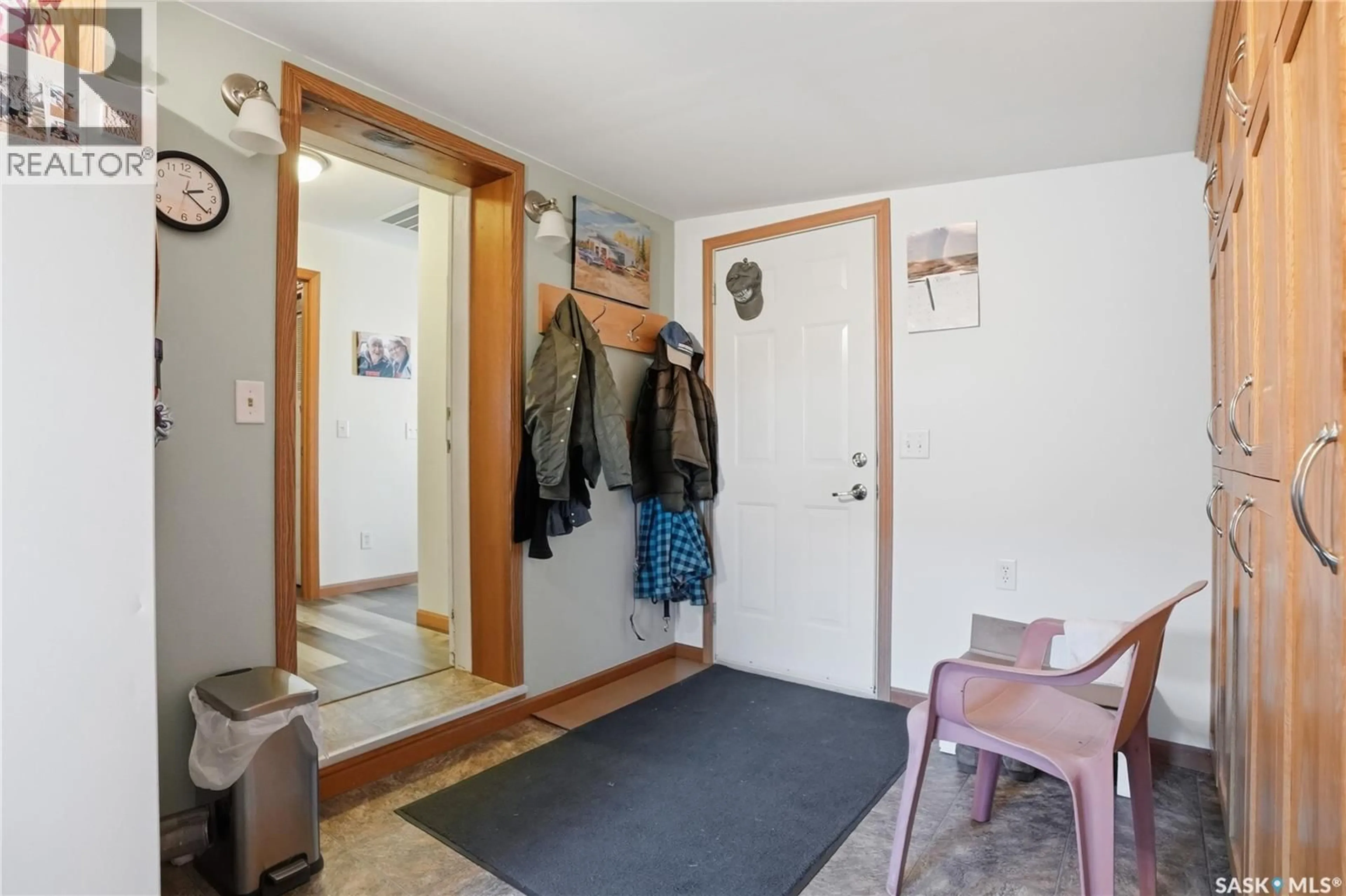 Indoor entryway for 14 401 RAILWAY AVENUE E, Vanscoy Saskatchewan S0L3J0