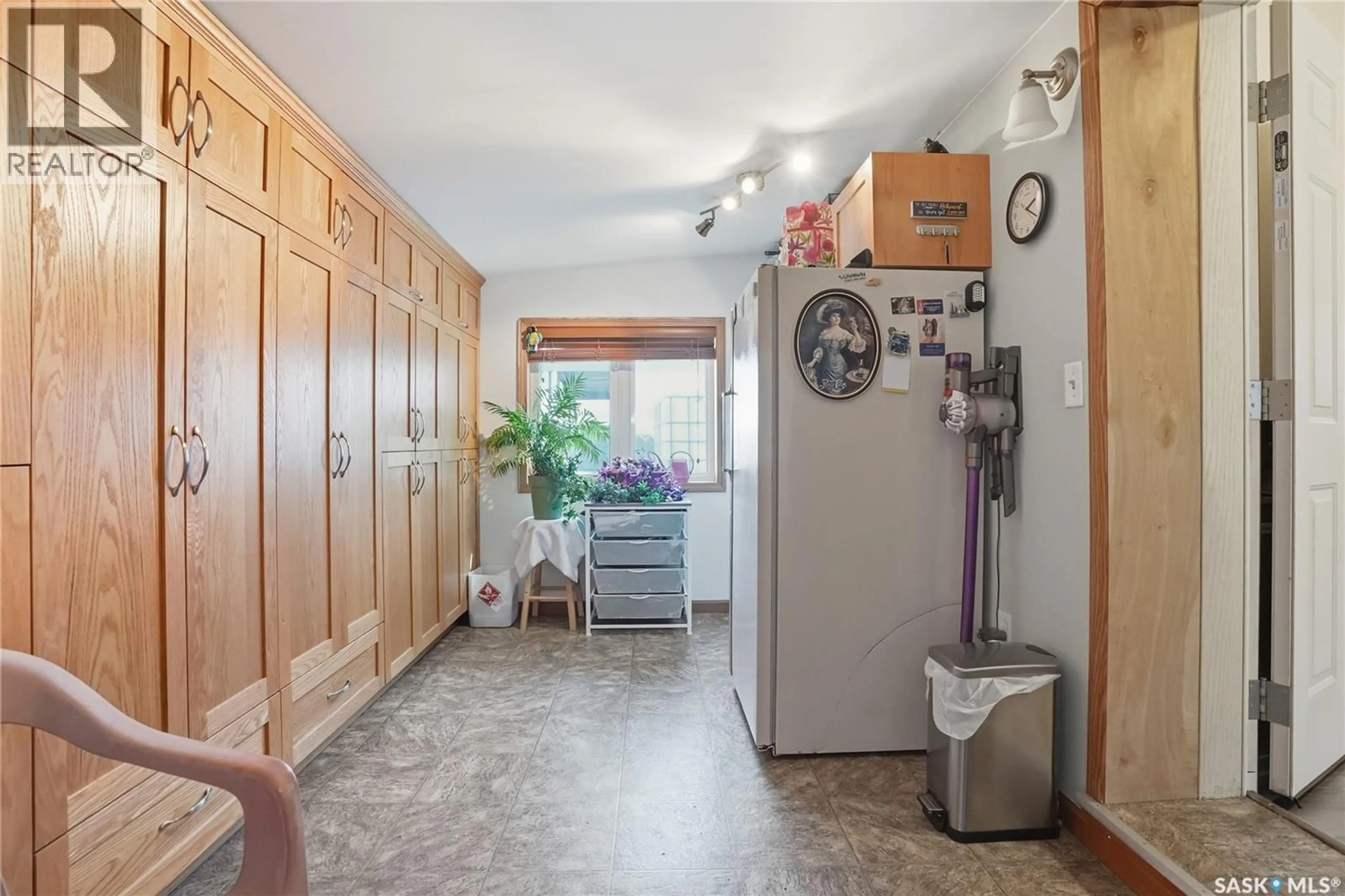 Indoor foyer for 14 401 RAILWAY AVENUE E, Vanscoy Saskatchewan S0L3J0