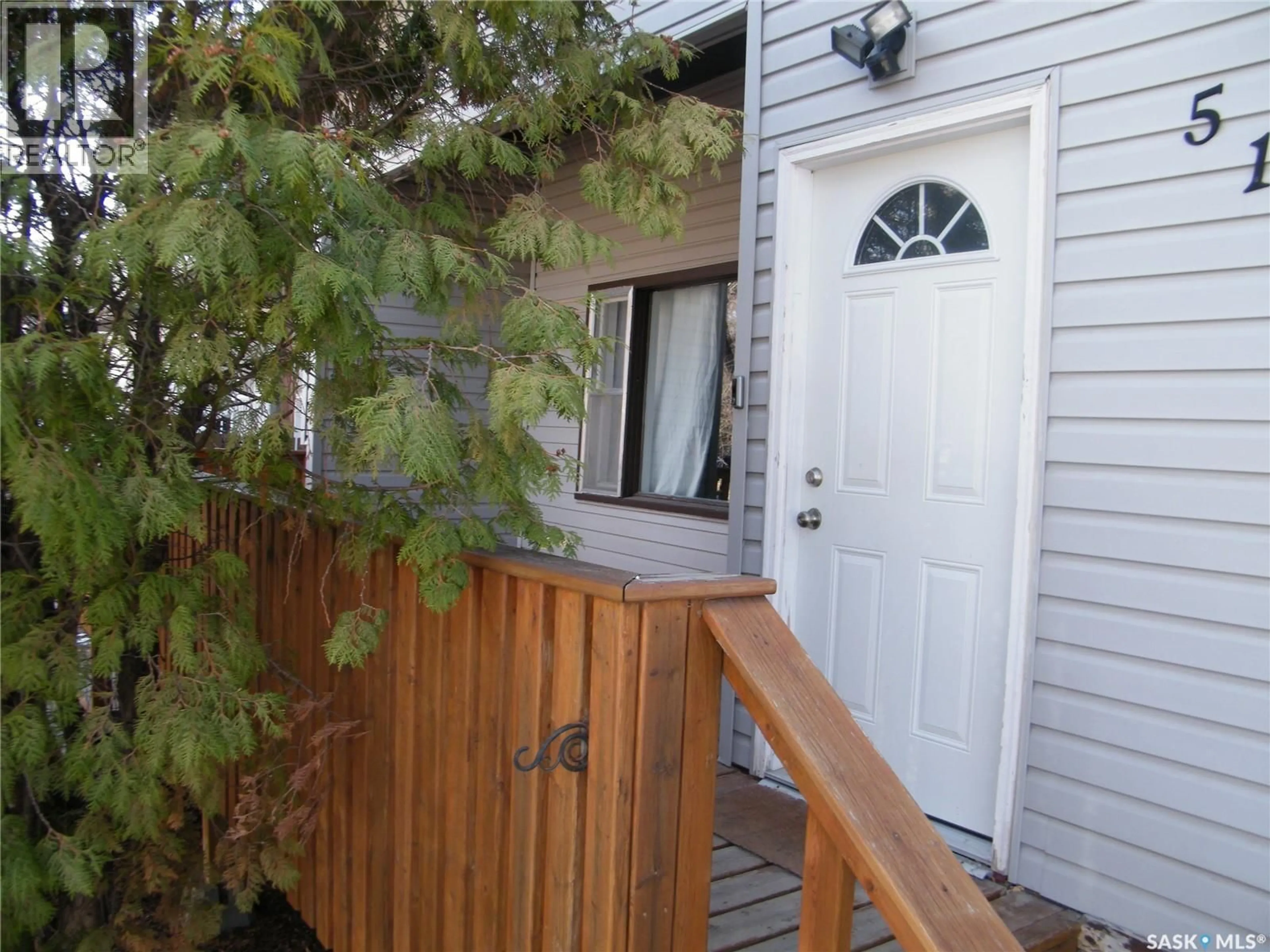 Indoor entryway for 514 L AVENUE, Saskatoon Saskatchewan S7L2P8