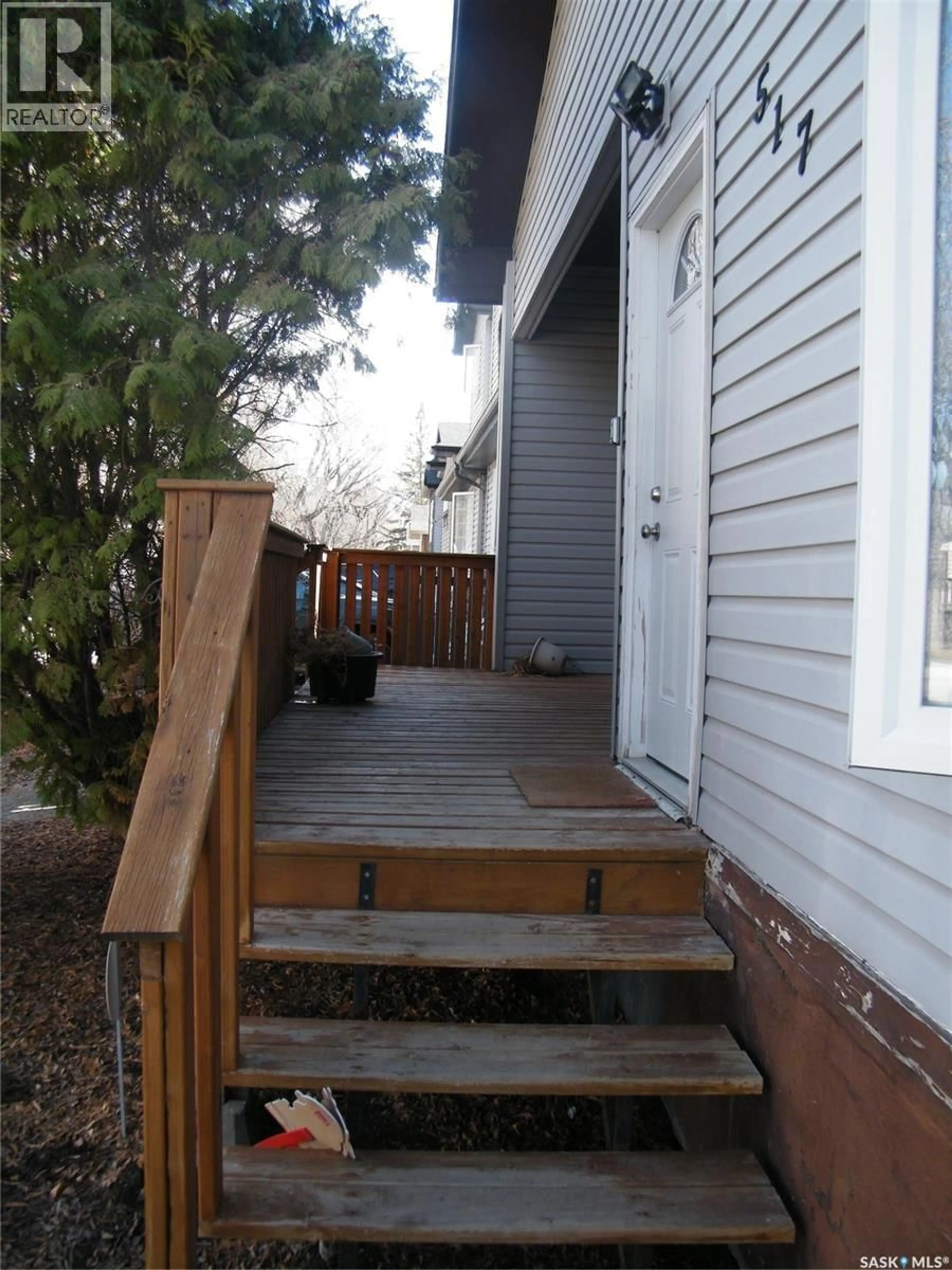 Patio, street for 514 L AVENUE, Saskatoon Saskatchewan S7L2P8