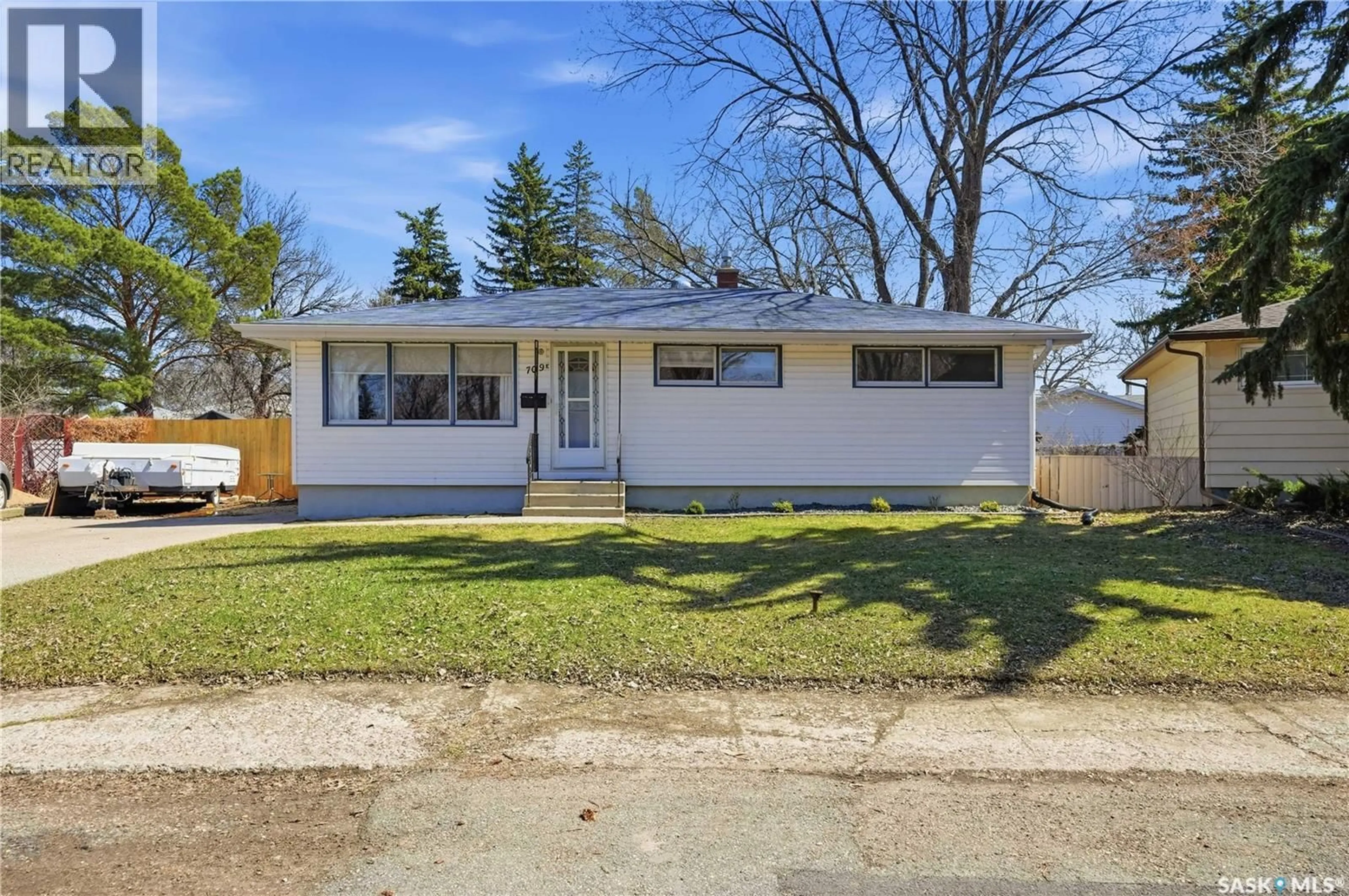 Home with vinyl exterior material, street for 709 INVER CRESCENT, Regina Saskatchewan S4N2K7