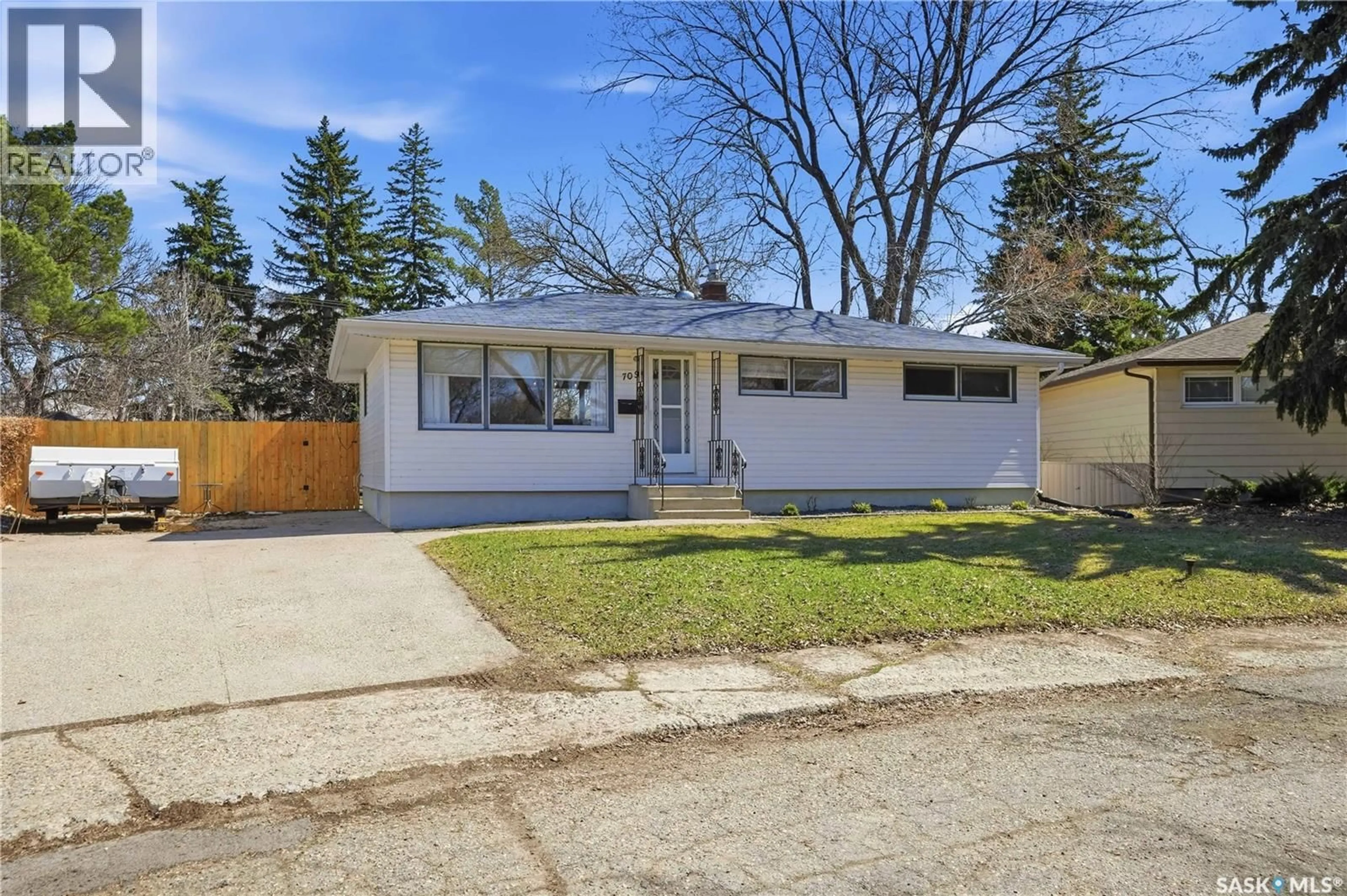 Home with vinyl exterior material, street for 709 INVER CRESCENT, Regina Saskatchewan S4N2K7