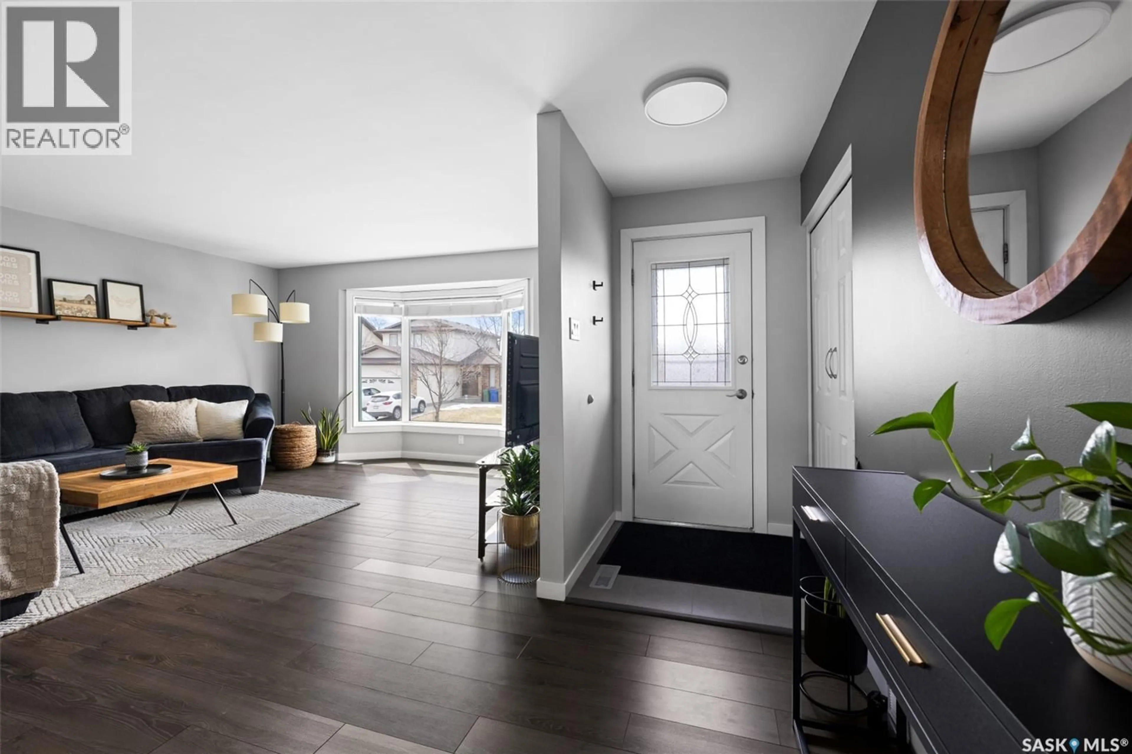 Indoor entryway for 1235 BOURNE STREET, Regina Saskatchewan S4X3C1