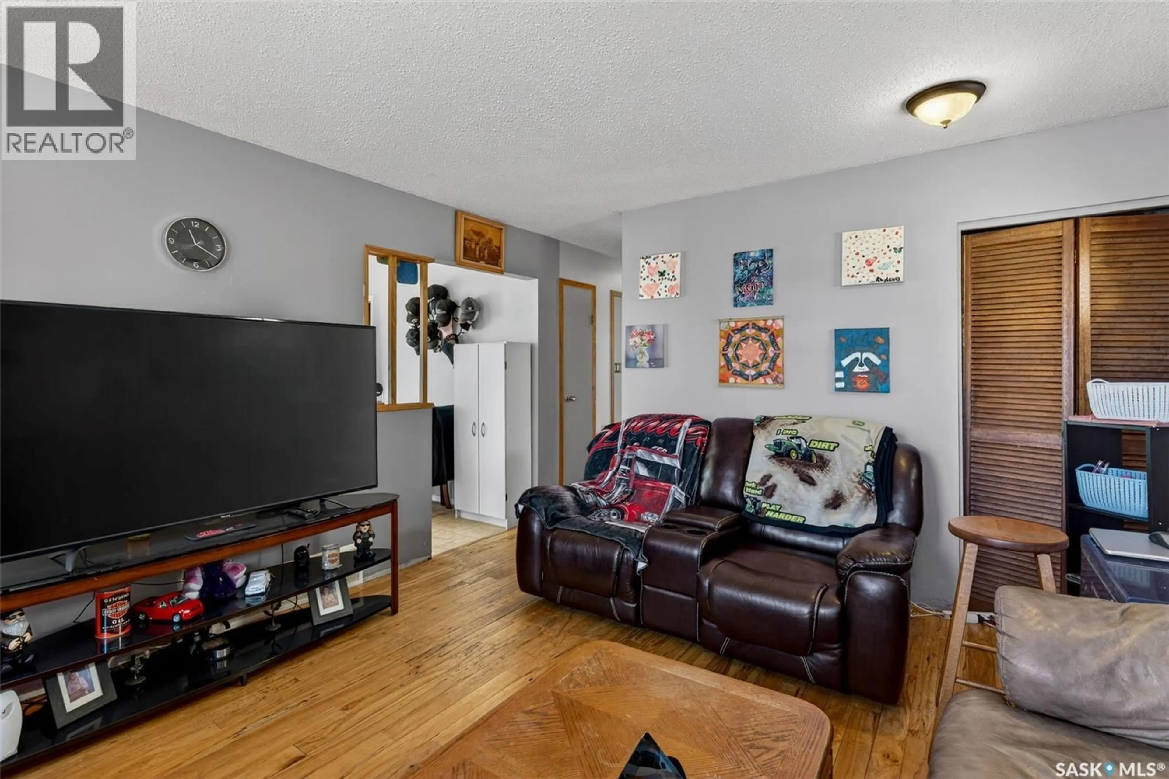 Living room with furniture, unknown for 69 MCGEE CRESCENT, Saskatoon Saskatchewan S7L4M6
