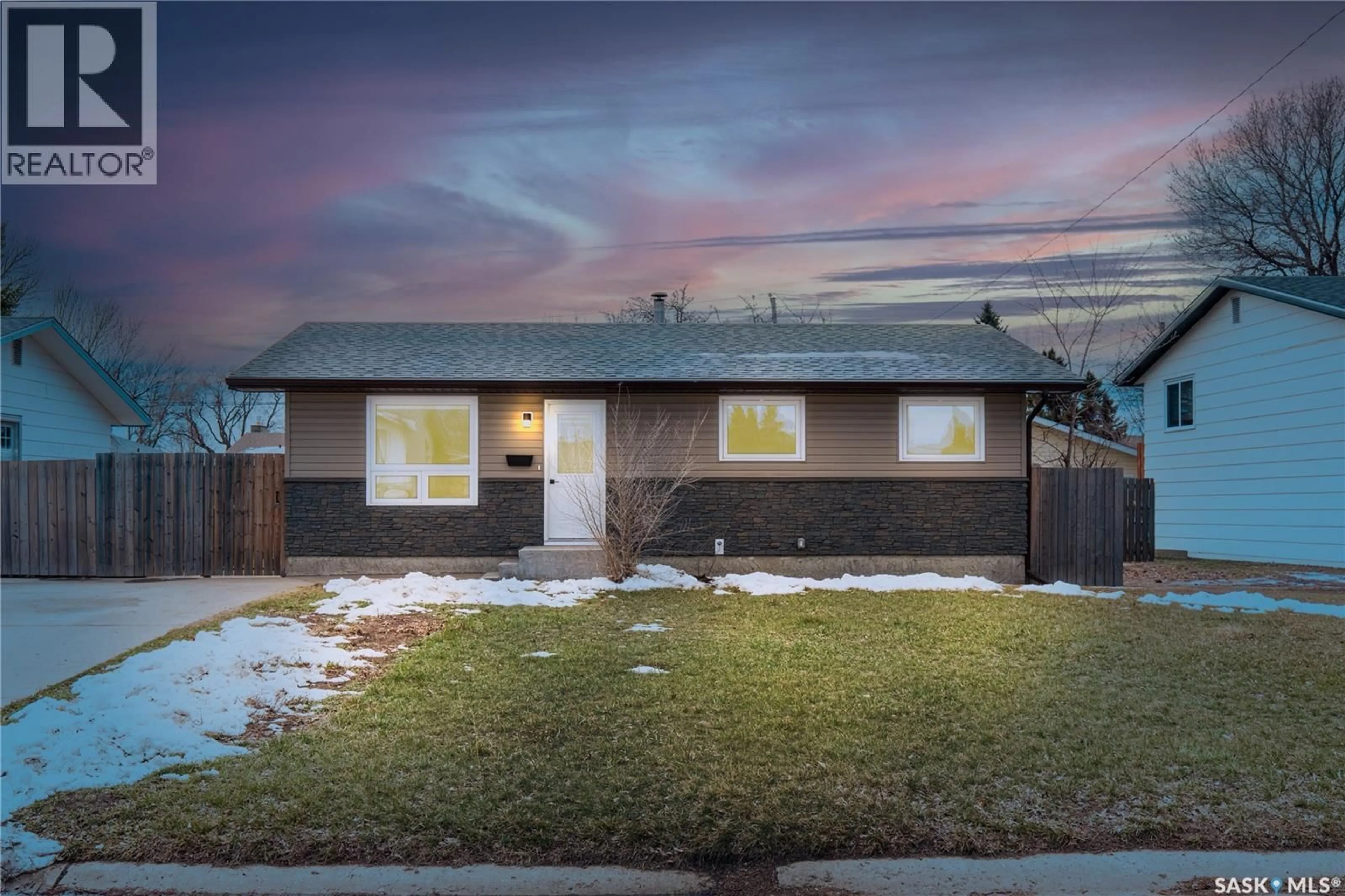 Home with vinyl exterior material, street for 1511 GLENDALE STREET, Moose Jaw Saskatchewan S6H7B3