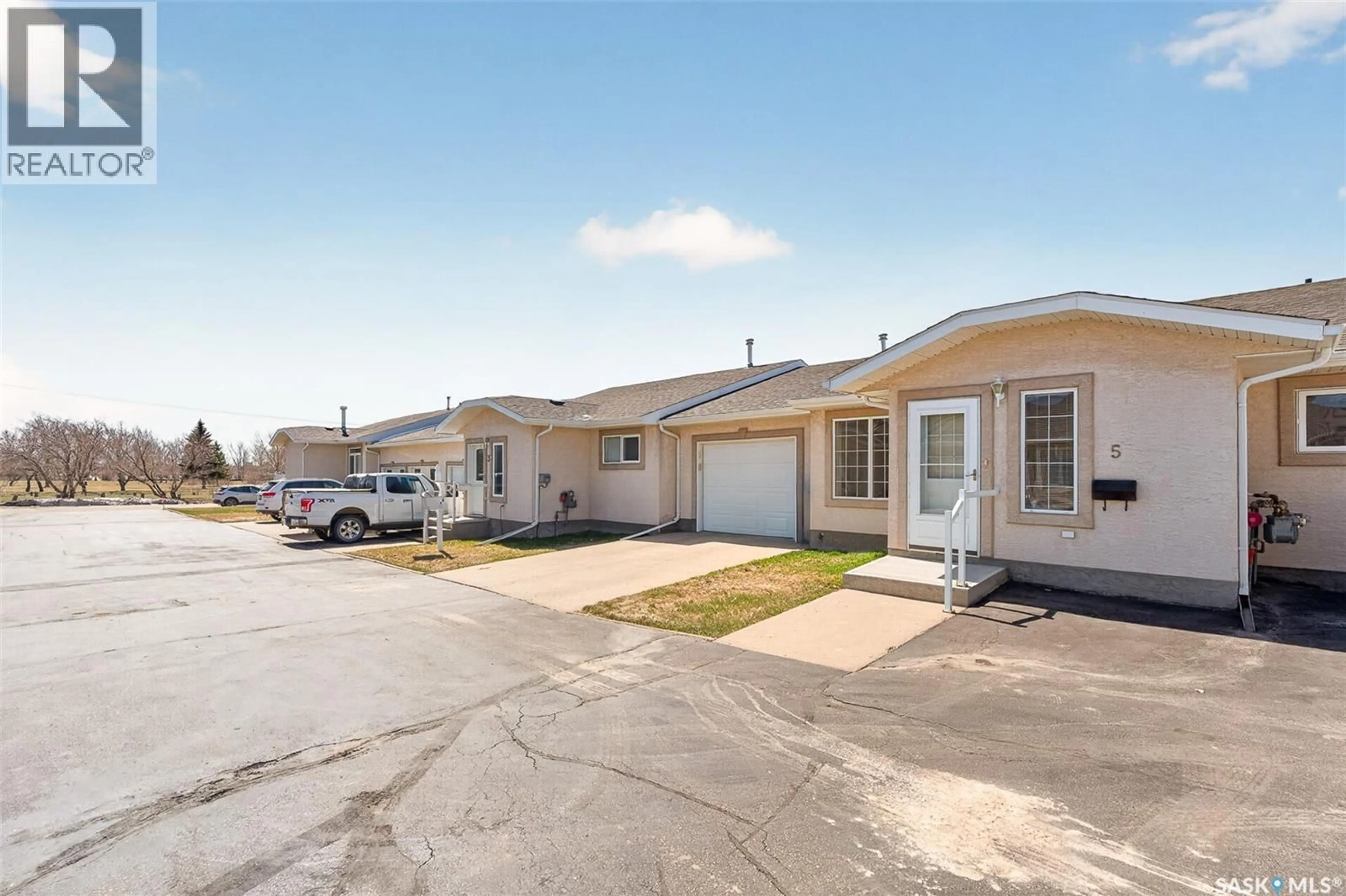 Unknown for 5 212 MULBERRY LANE, Moose Jaw Saskatchewan S6J1N4