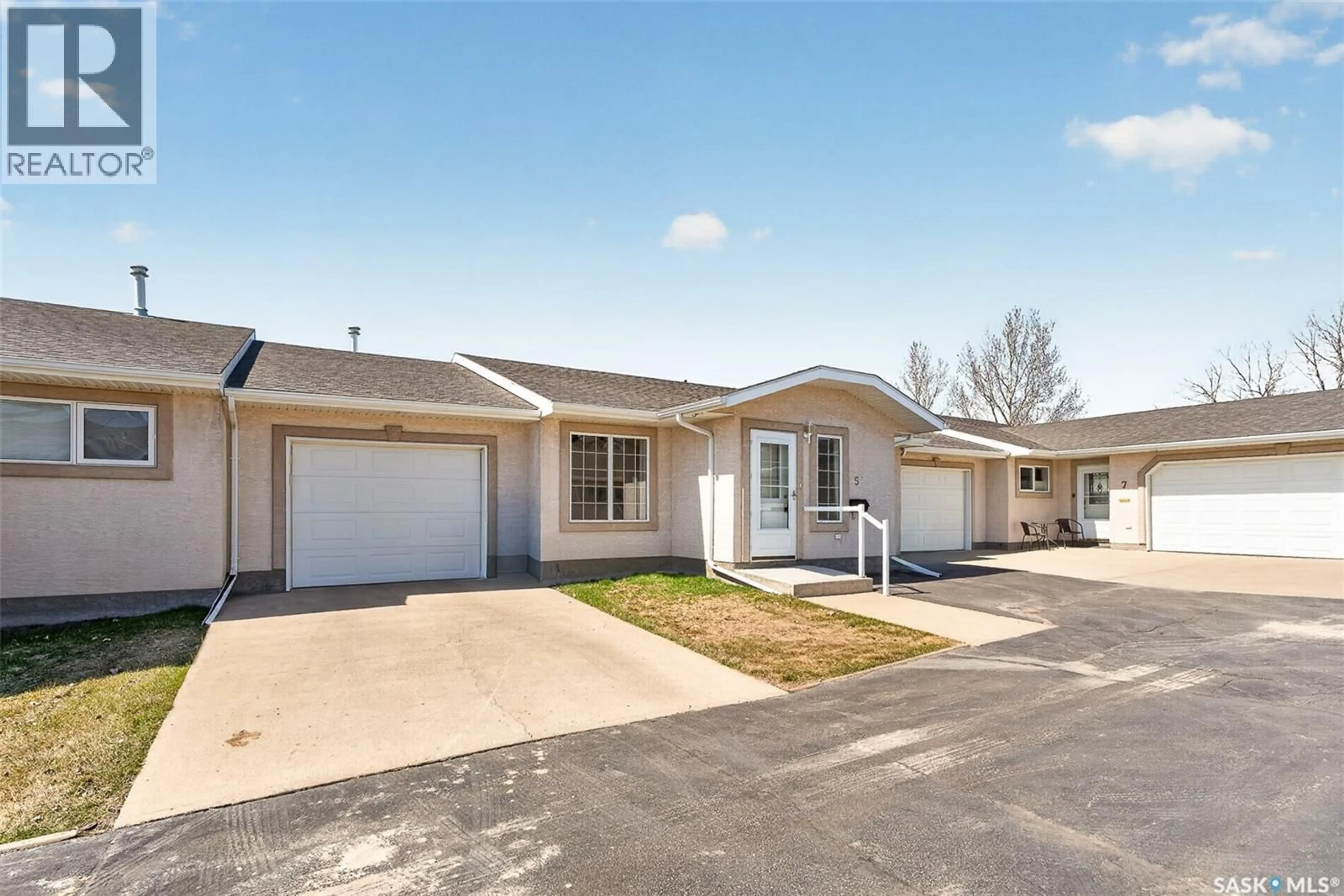 Unknown for 5 212 MULBERRY LANE, Moose Jaw Saskatchewan S6J1N4