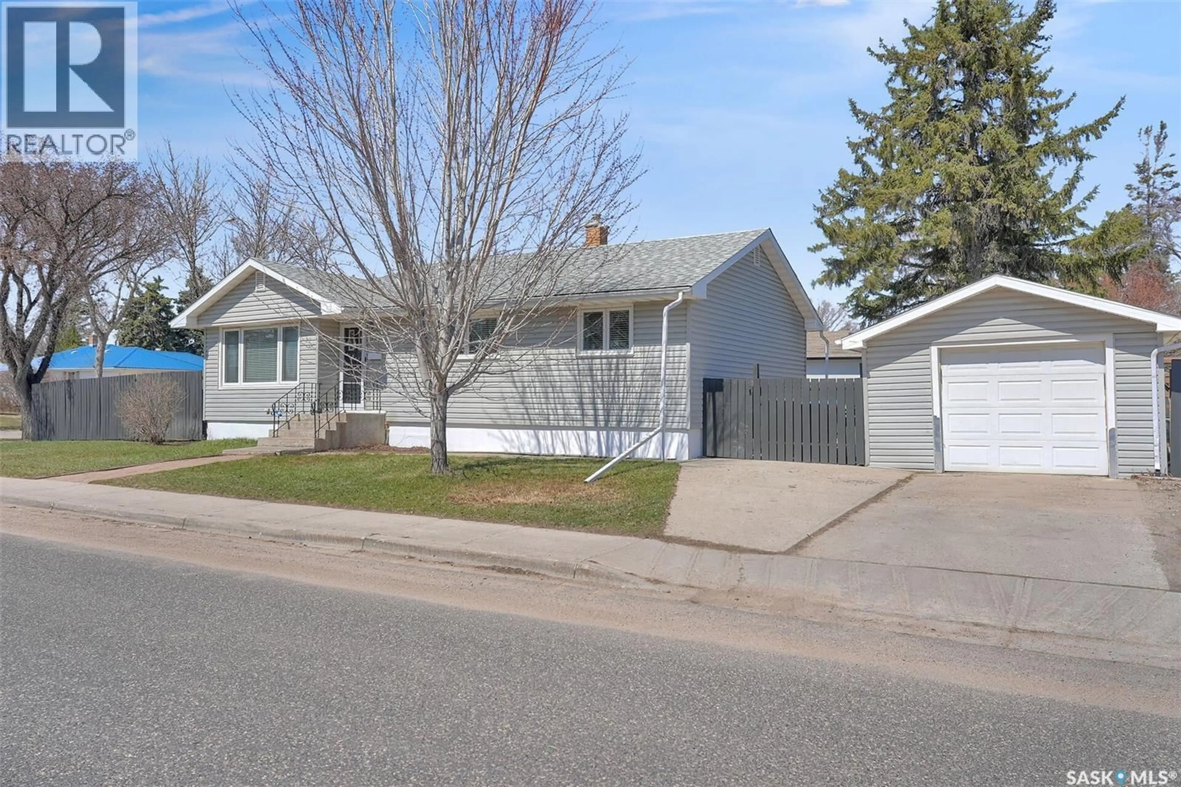 Home with vinyl exterior material, street for 2050 JUBILEE AVENUE, Regina Saskatchewan S4S3T8