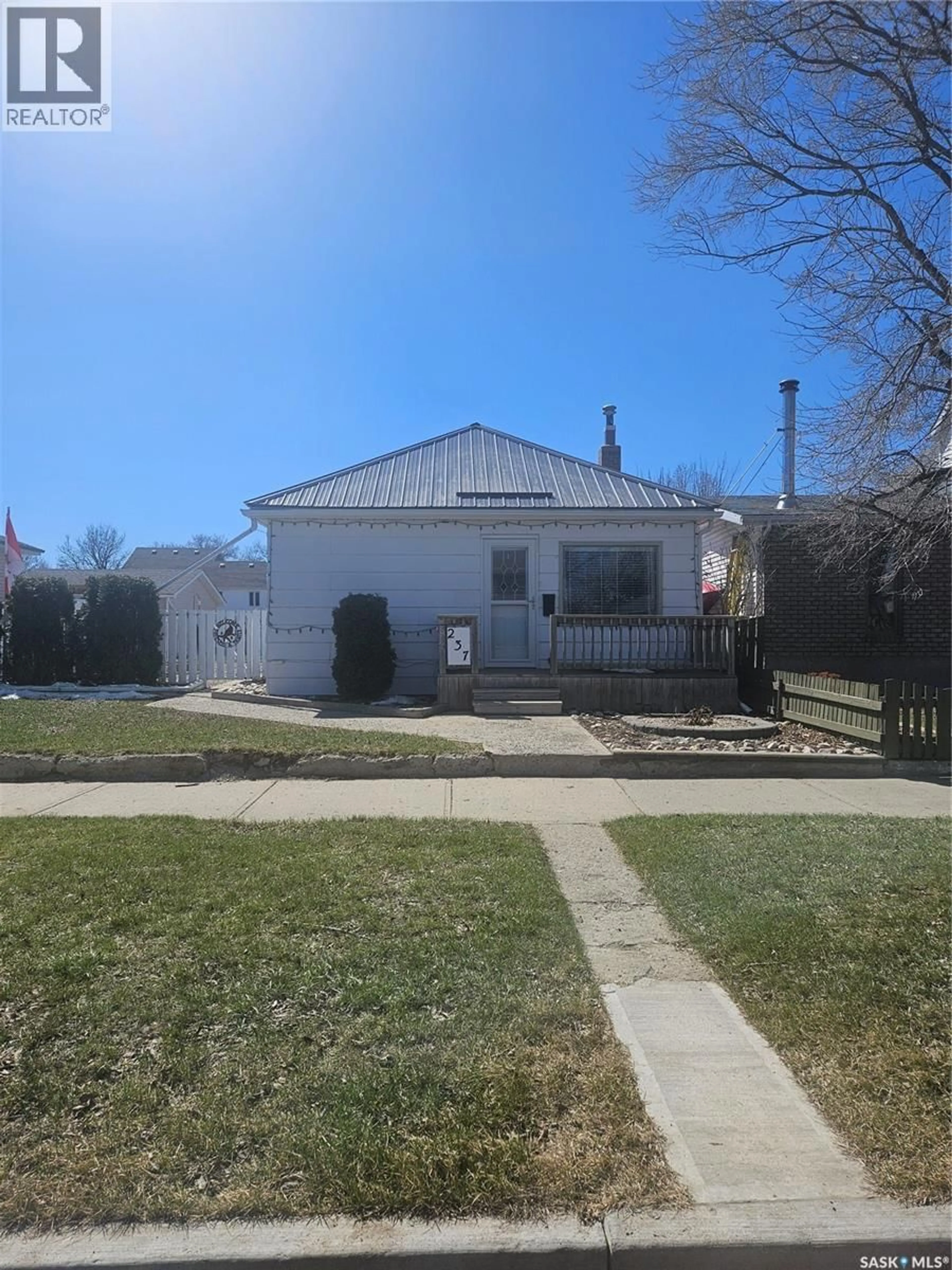 A pic from outside/outdoor area/front of a property/back of a property/a pic from drone, street for 237 DUFFIELD STREET, Moose Jaw Saskatchewan S6H5H2