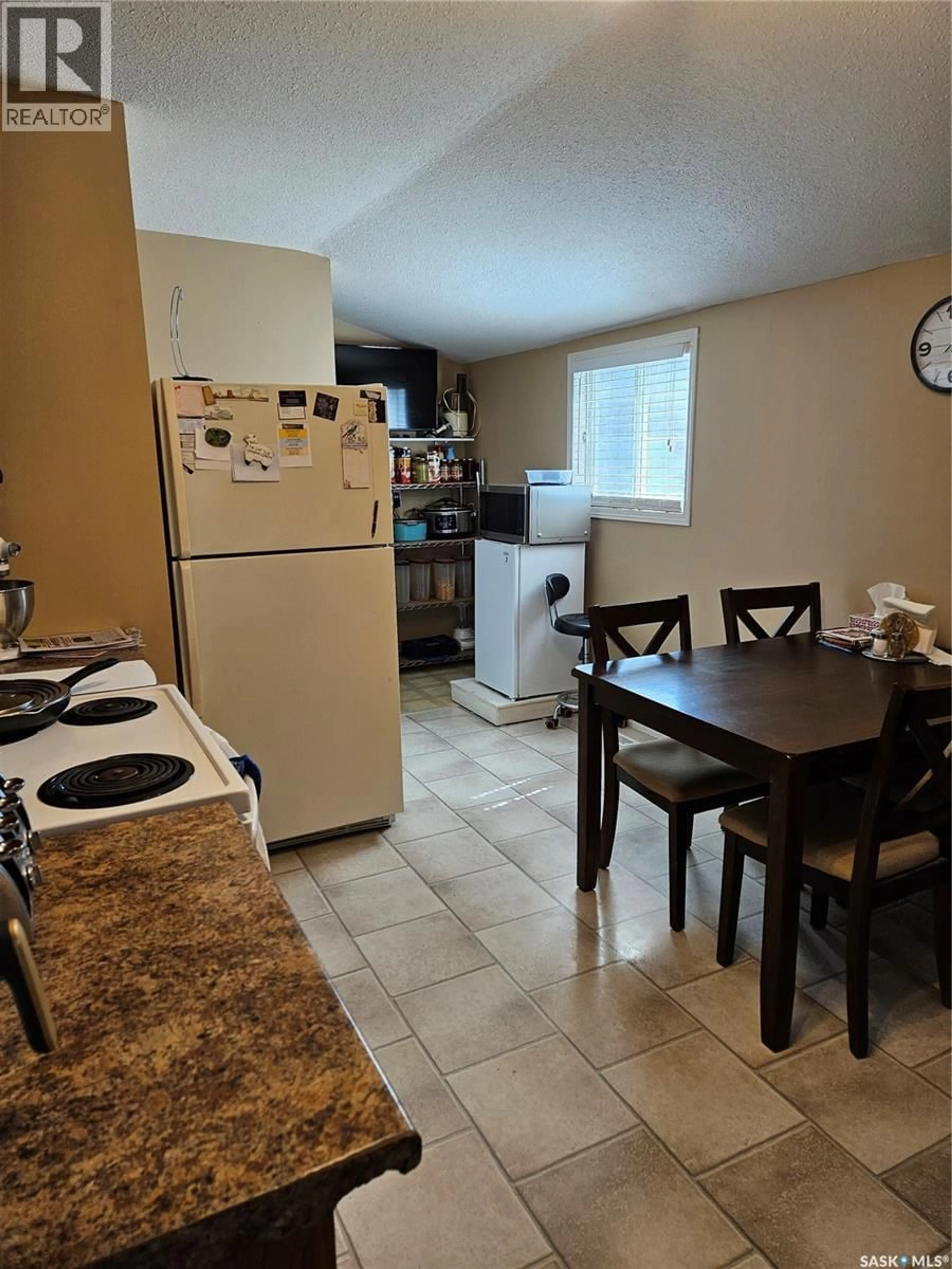 Standard kitchen, unknown for 237 DUFFIELD STREET, Moose Jaw Saskatchewan S6H5H2