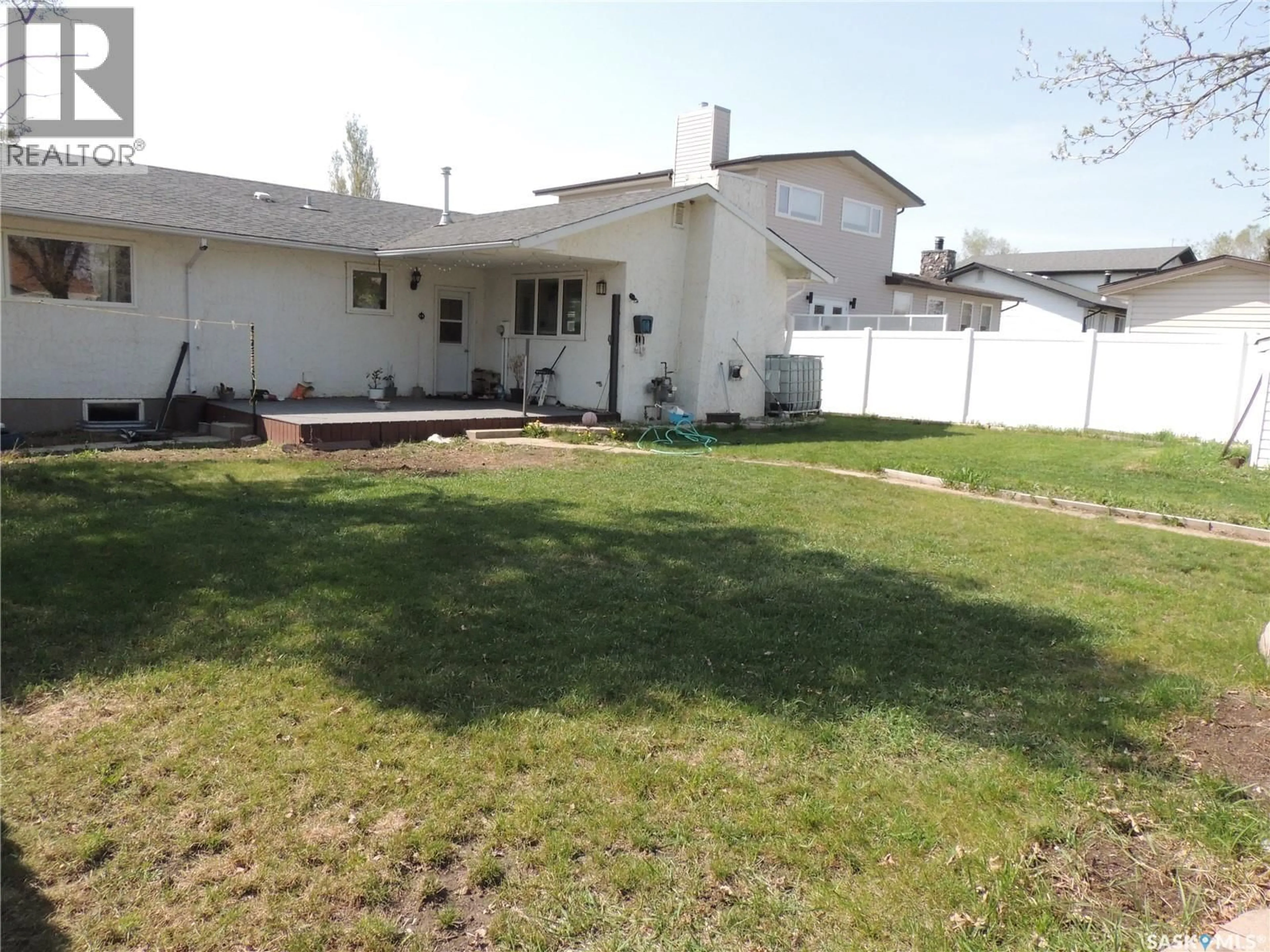 A pic from outside/outdoor area/front of a property/back of a property/a pic from drone, unknown for 421 MAPLE BAY, Estevan Saskatchewan S4A2E6