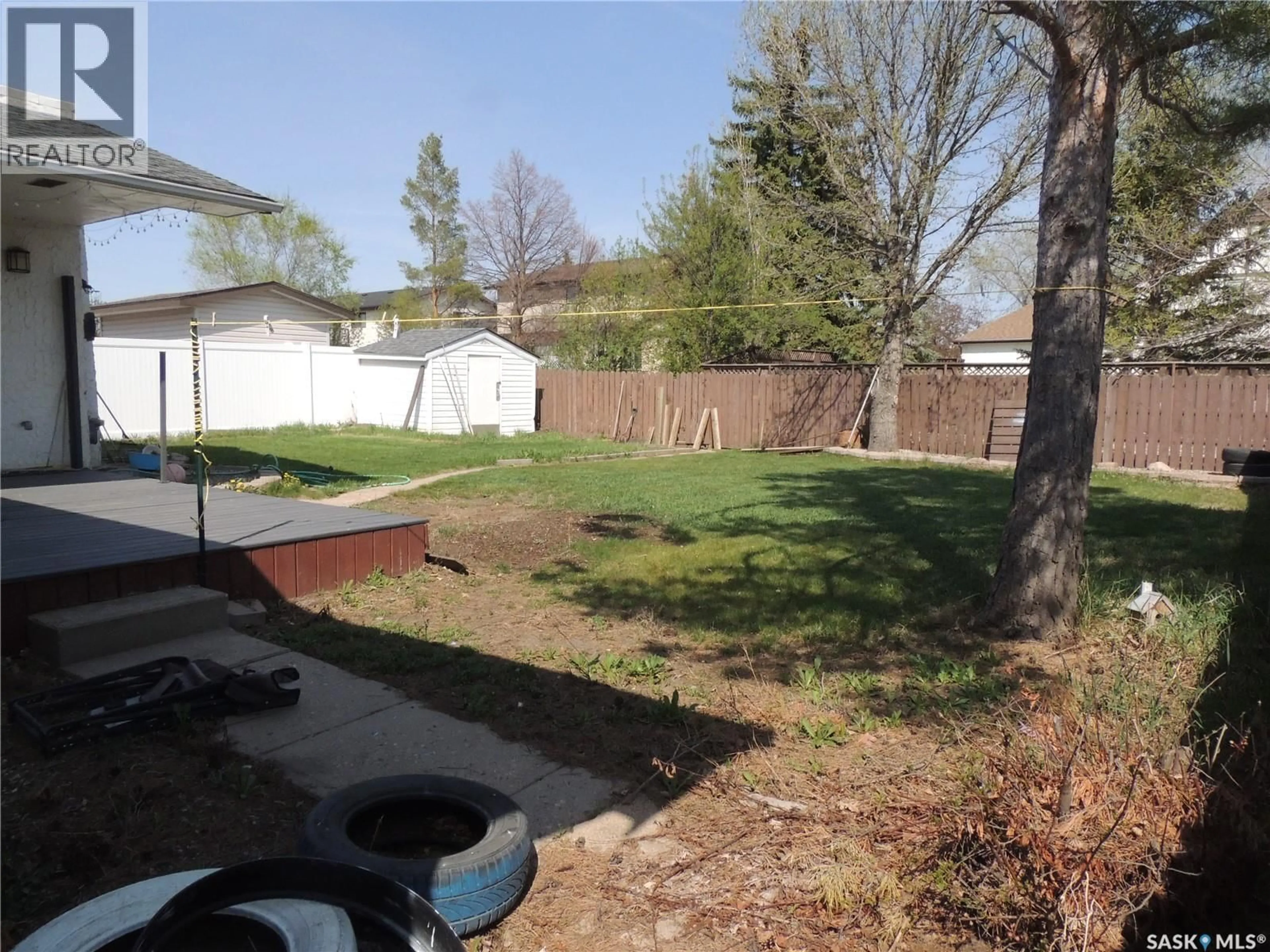A pic from outside/outdoor area/front of a property/back of a property/a pic from drone, street for 421 MAPLE BAY, Estevan Saskatchewan S4A2E6