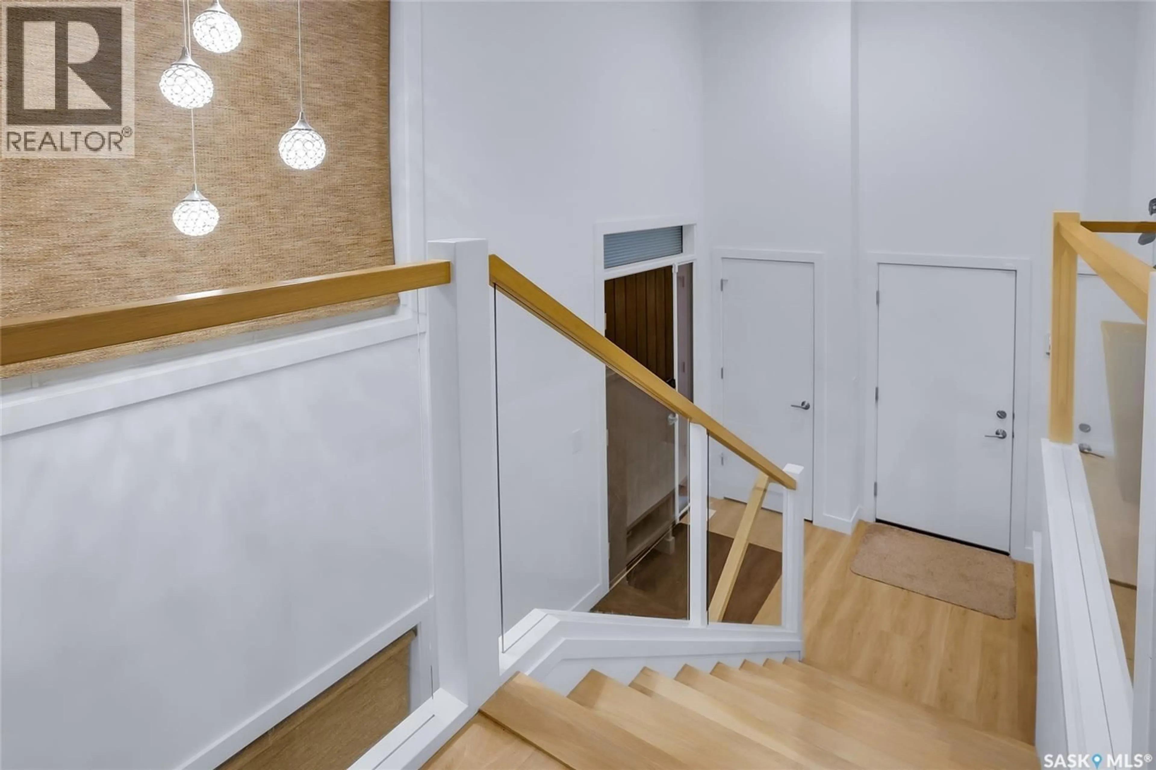Indoor foyer for 230 GREYEYES-STEELE WAY, Saskatoon Saskatchewan S7V0M6
