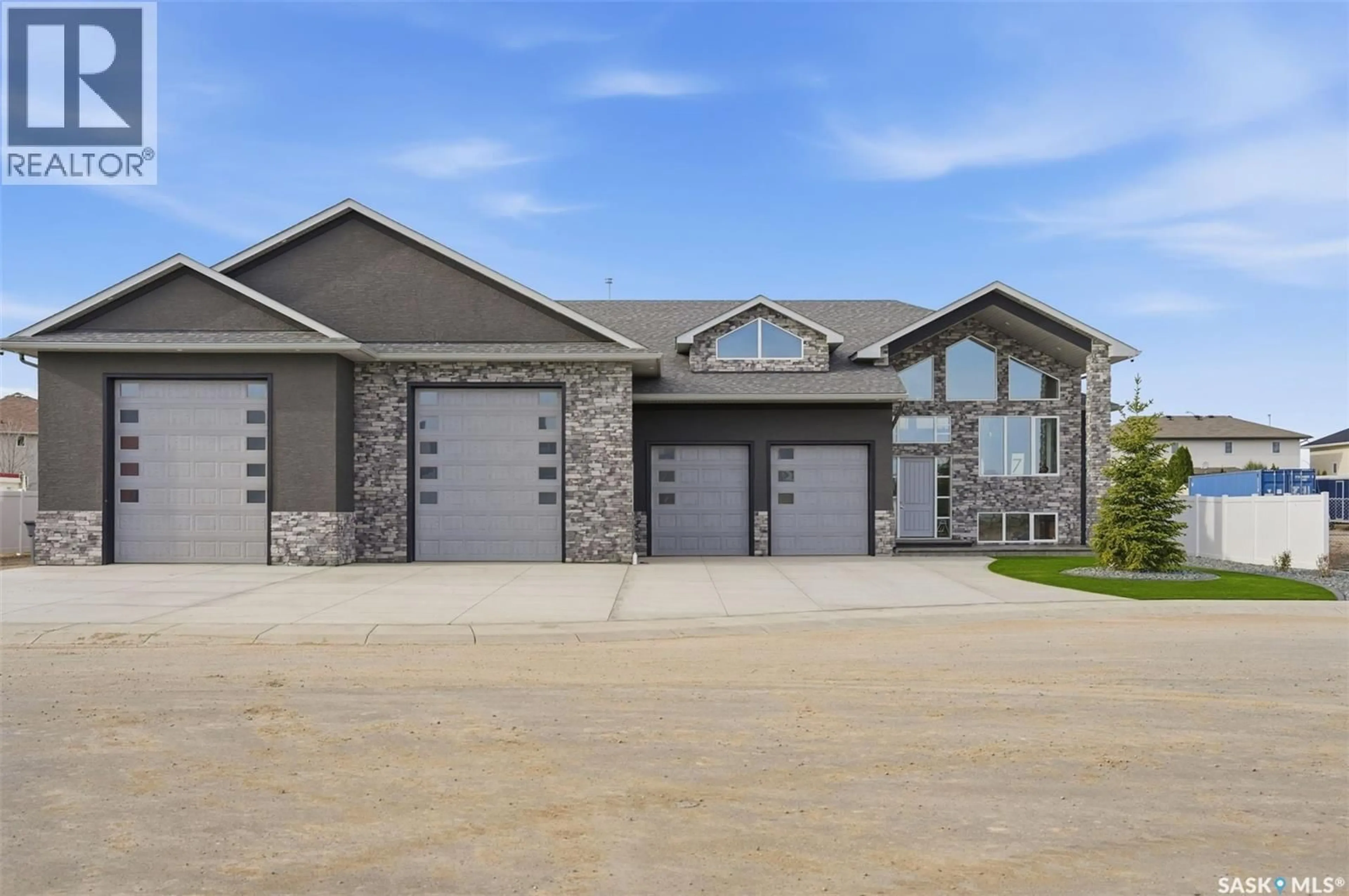 Indoor garage for 7 LOEWEN COURT, Warman Saskatchewan S0K0A1