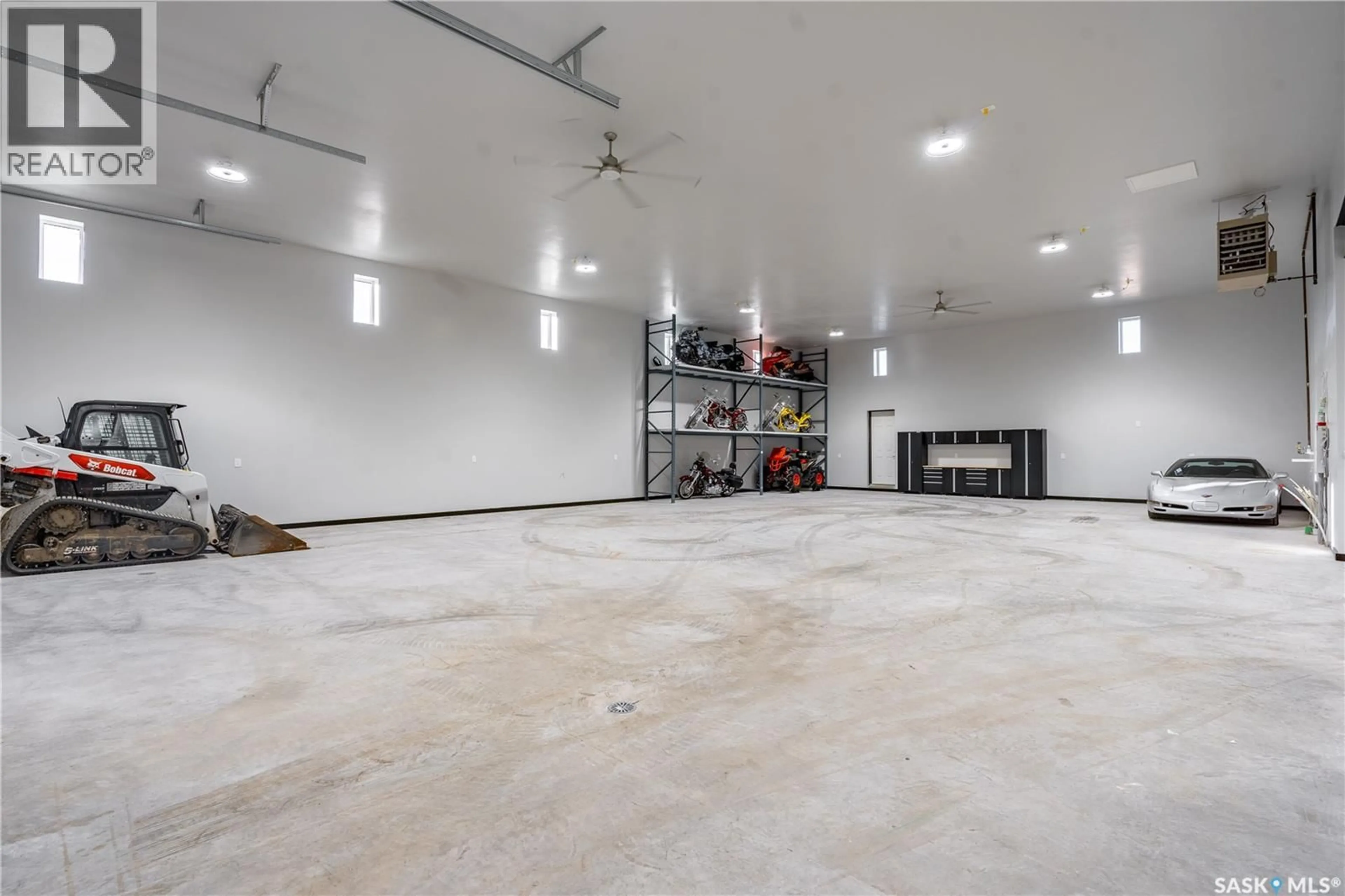 Indoor garage for 7 LOEWEN COURT, Warman Saskatchewan S0K0A1