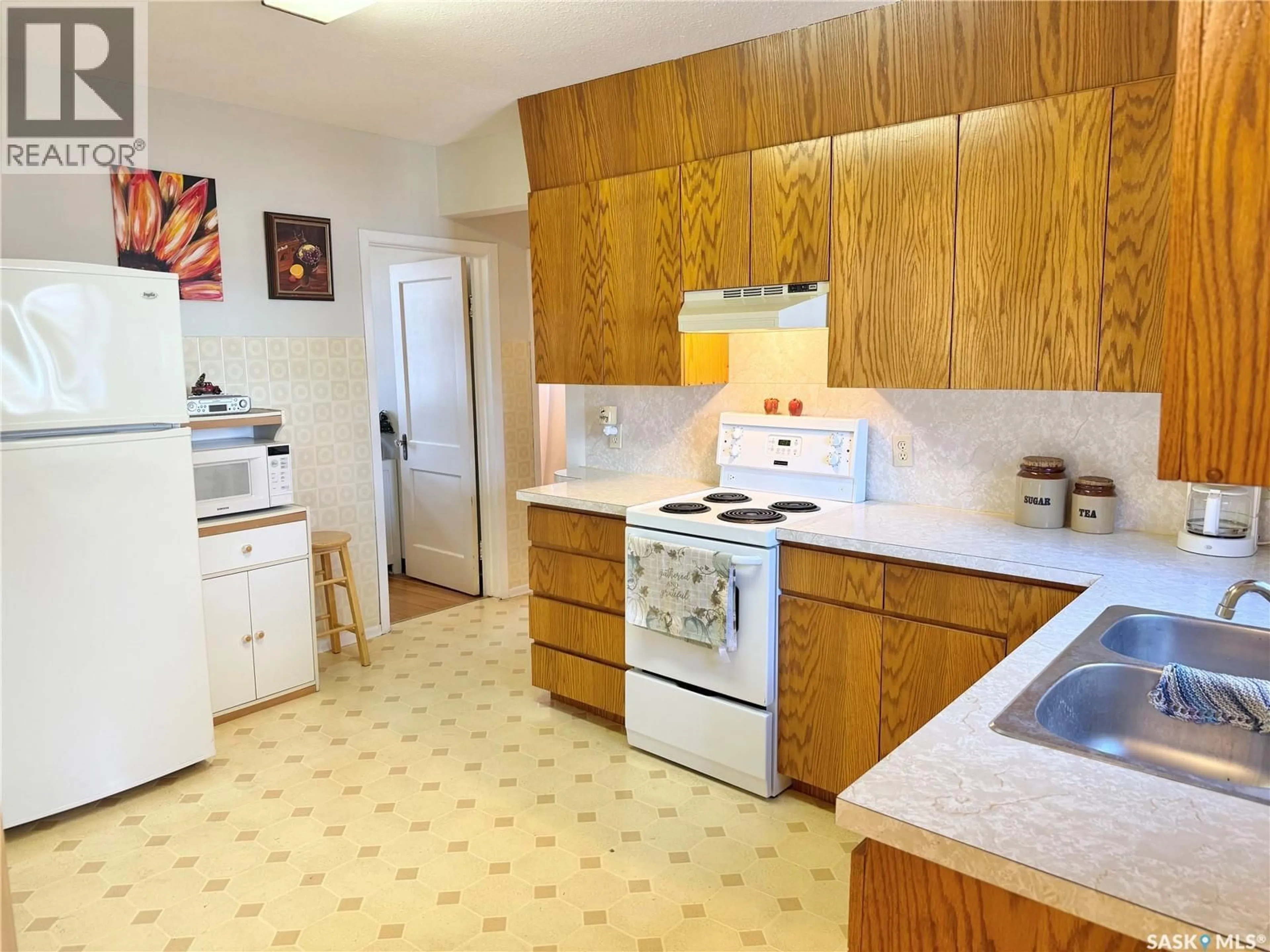 Standard kitchen, unknown for 115 CARL ERICKSON AVENUE, Shell Lake Saskatchewan S0J2G0