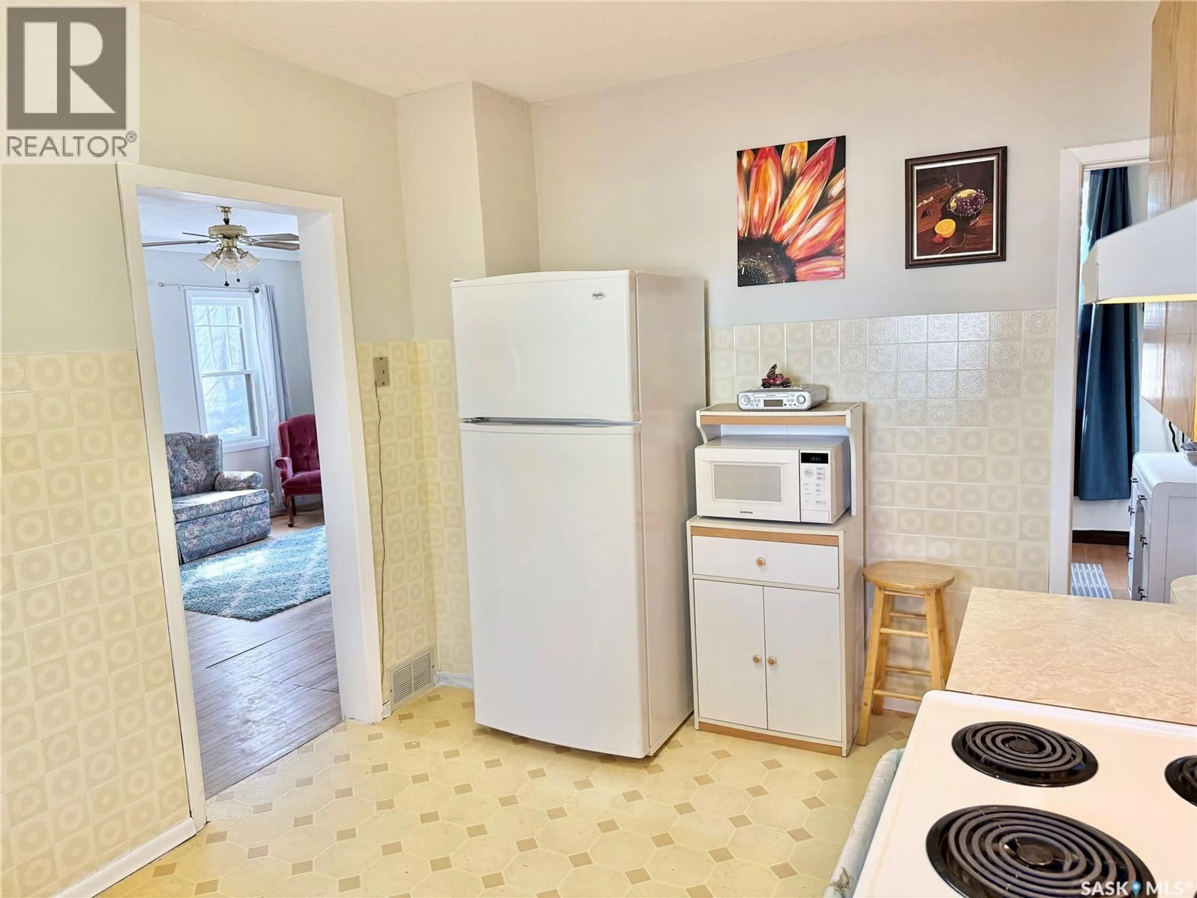 Standard kitchen, unknown for 115 CARL ERICKSON AVENUE, Shell Lake Saskatchewan S0J2G0