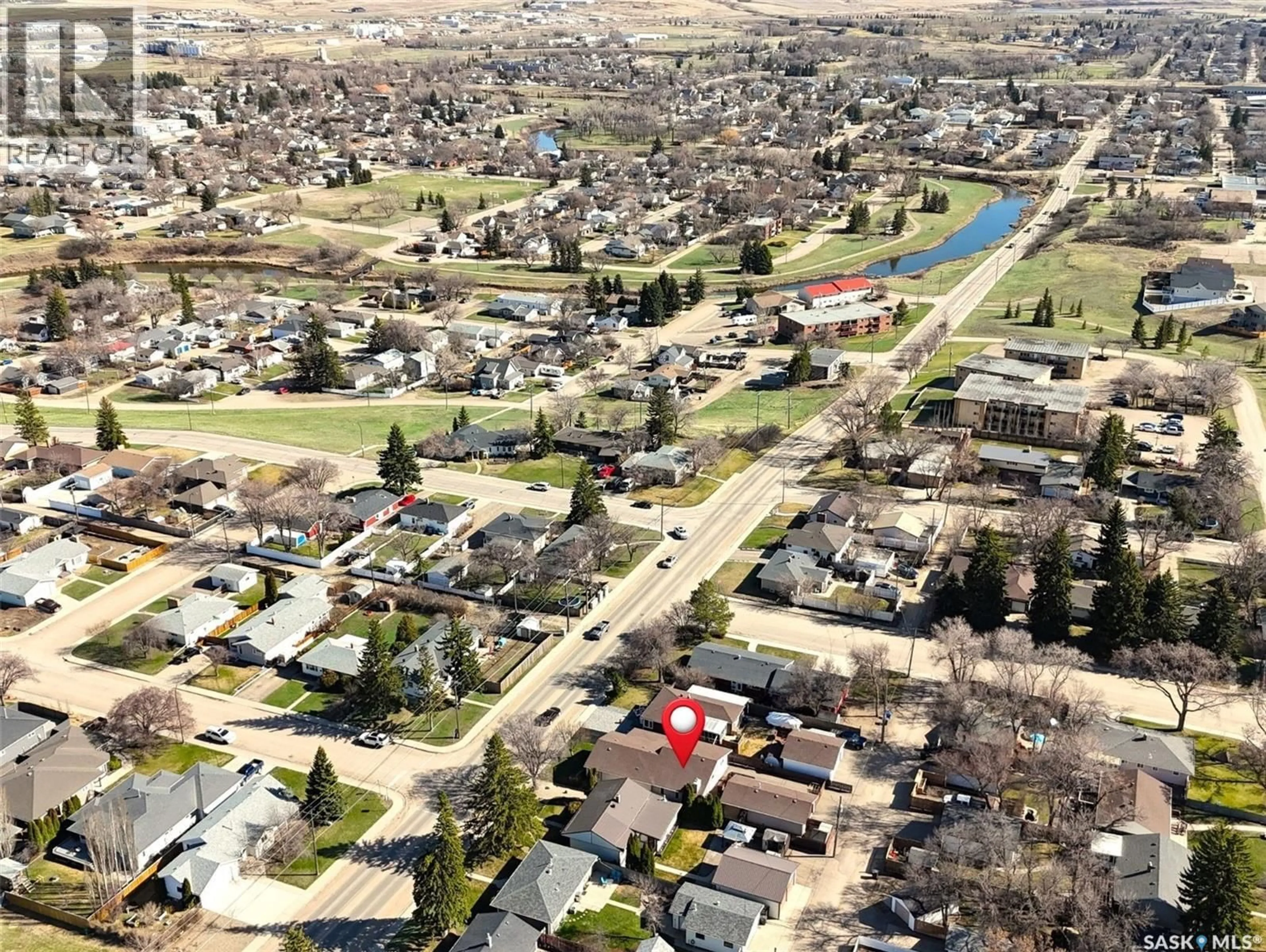 A pic from outside/outdoor area/front of a property/back of a property/a pic from drone, street for 730 6TH AVENUE, Swift Current Saskatchewan S9H2M8