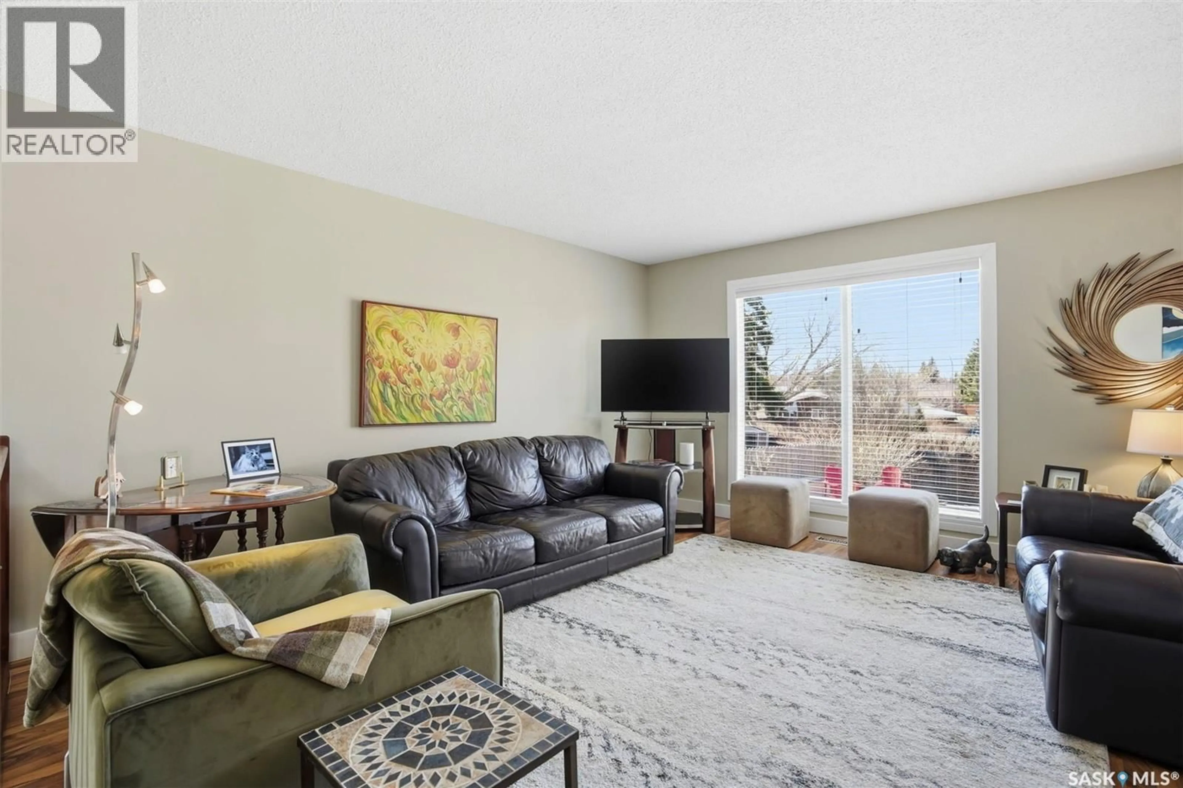 Living room with furniture, unknown for 625 GUELPH CRESCENT, Saskatoon Saskatchewan S7H4R5