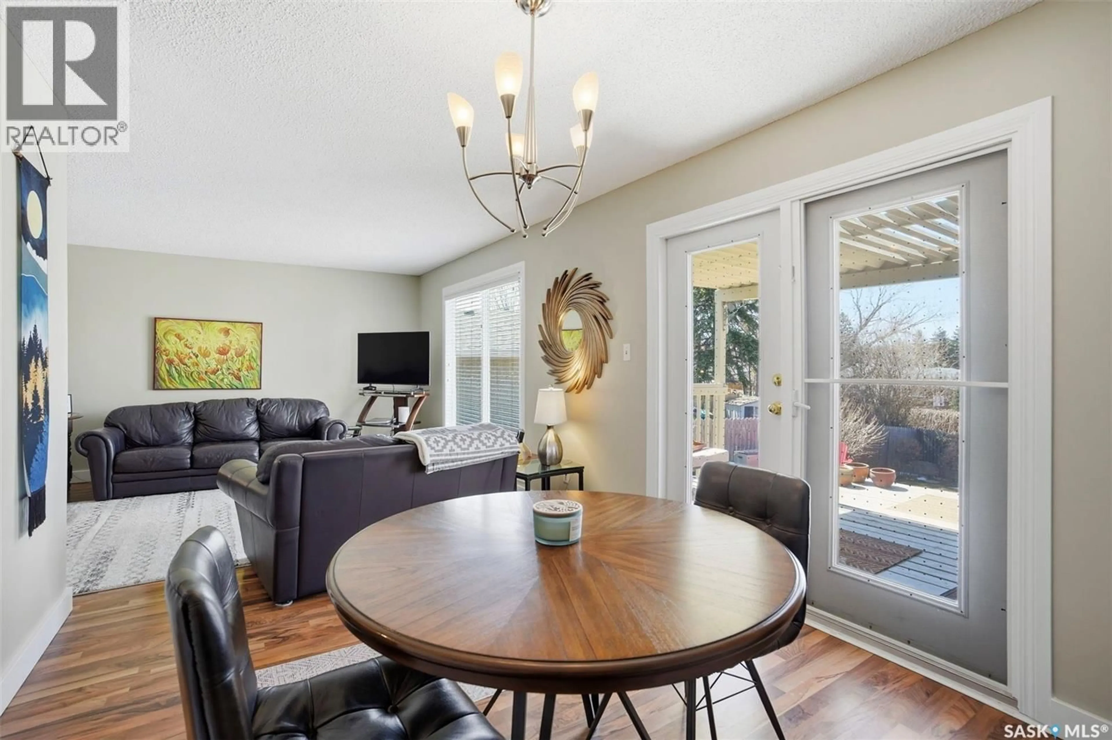Dining room, wood/laminate floor for 625 GUELPH CRESCENT, Saskatoon Saskatchewan S7H4R5