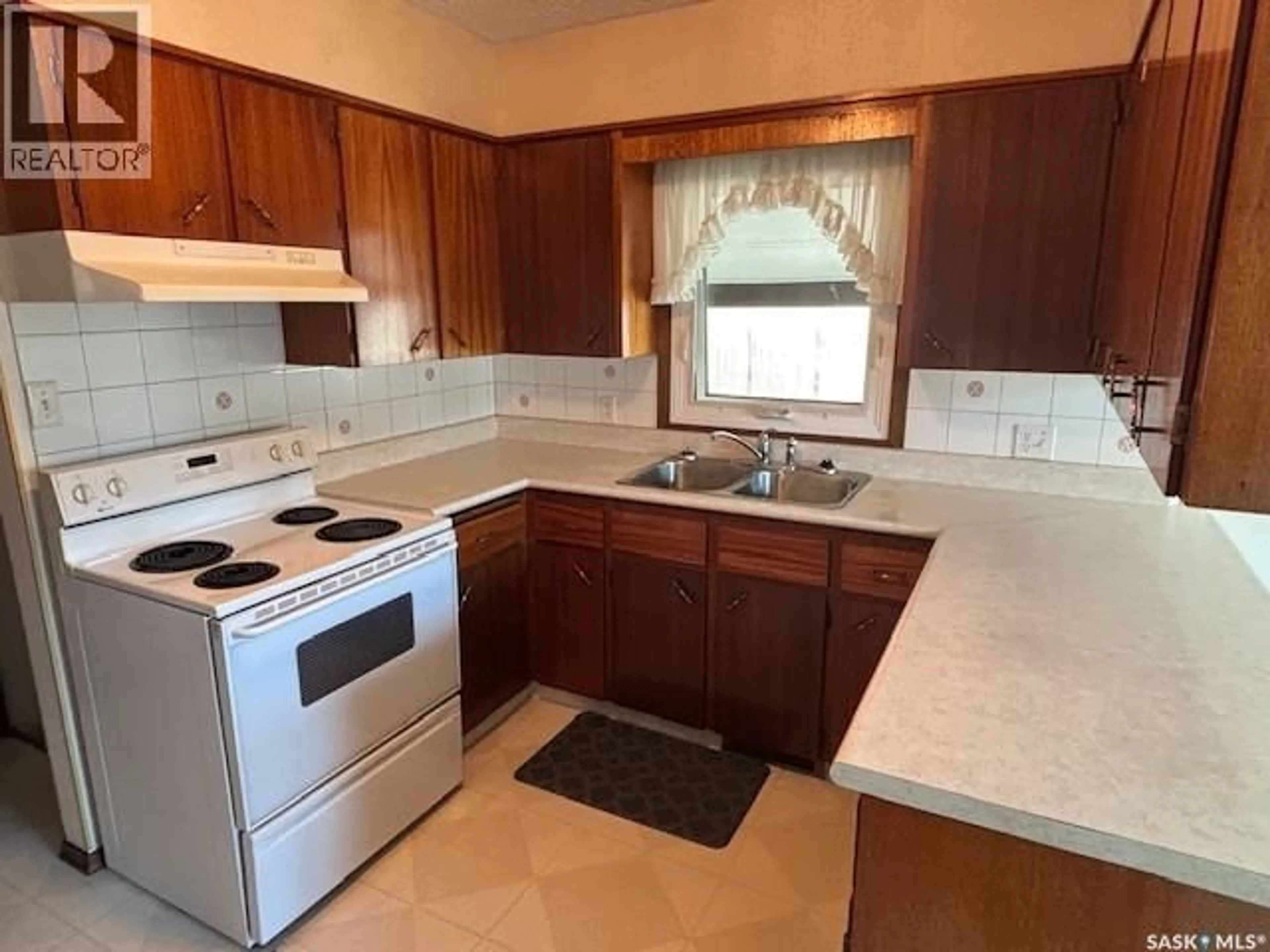 Standard kitchen, ceramic/tile floor for 210 ALEXANDER AVENUE, Canora Saskatchewan S0A0L0