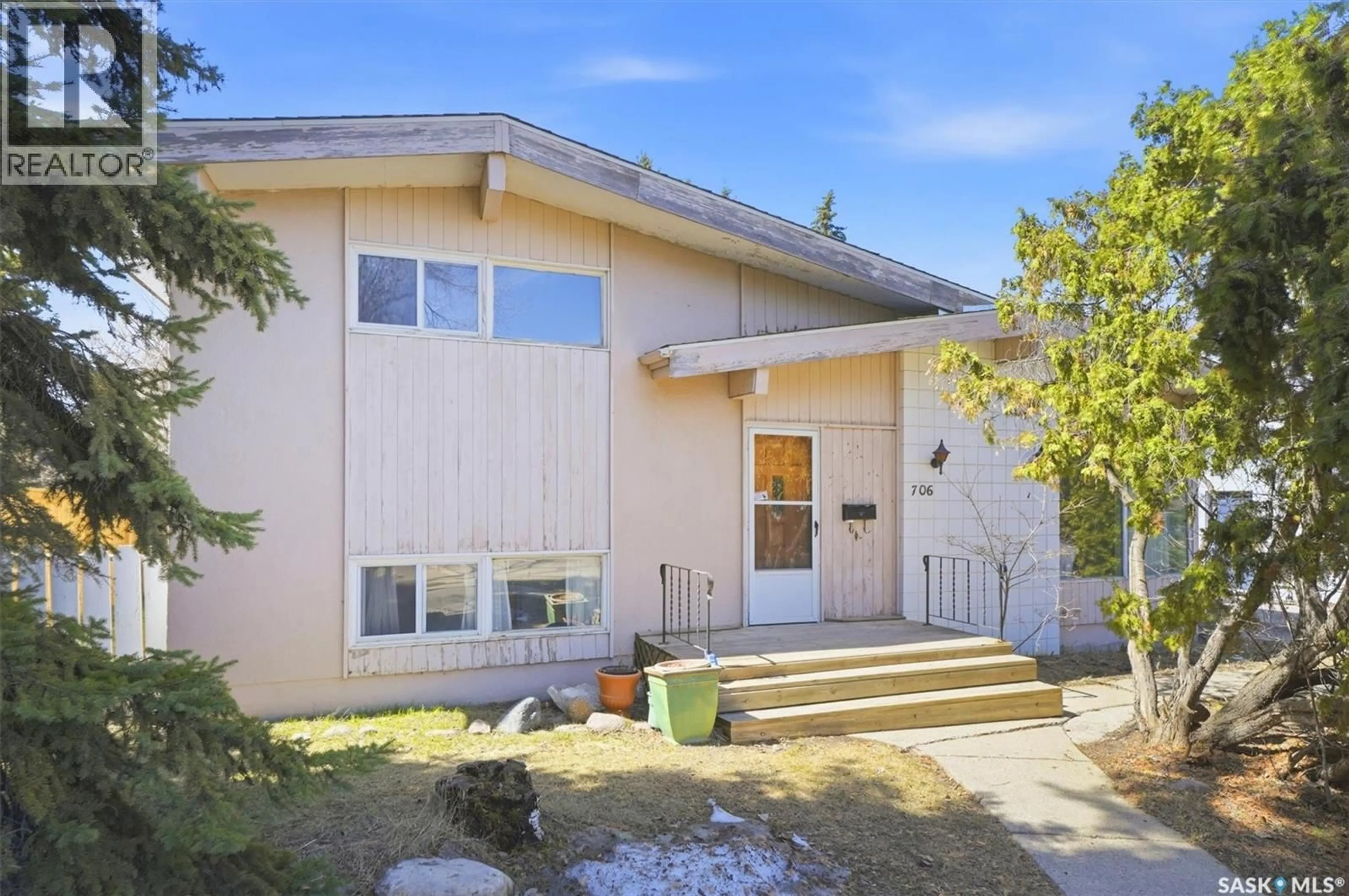 Home with vinyl exterior material, street for 706 ARLINGTON AVENUE, Saskatoon Saskatchewan S7H2X4