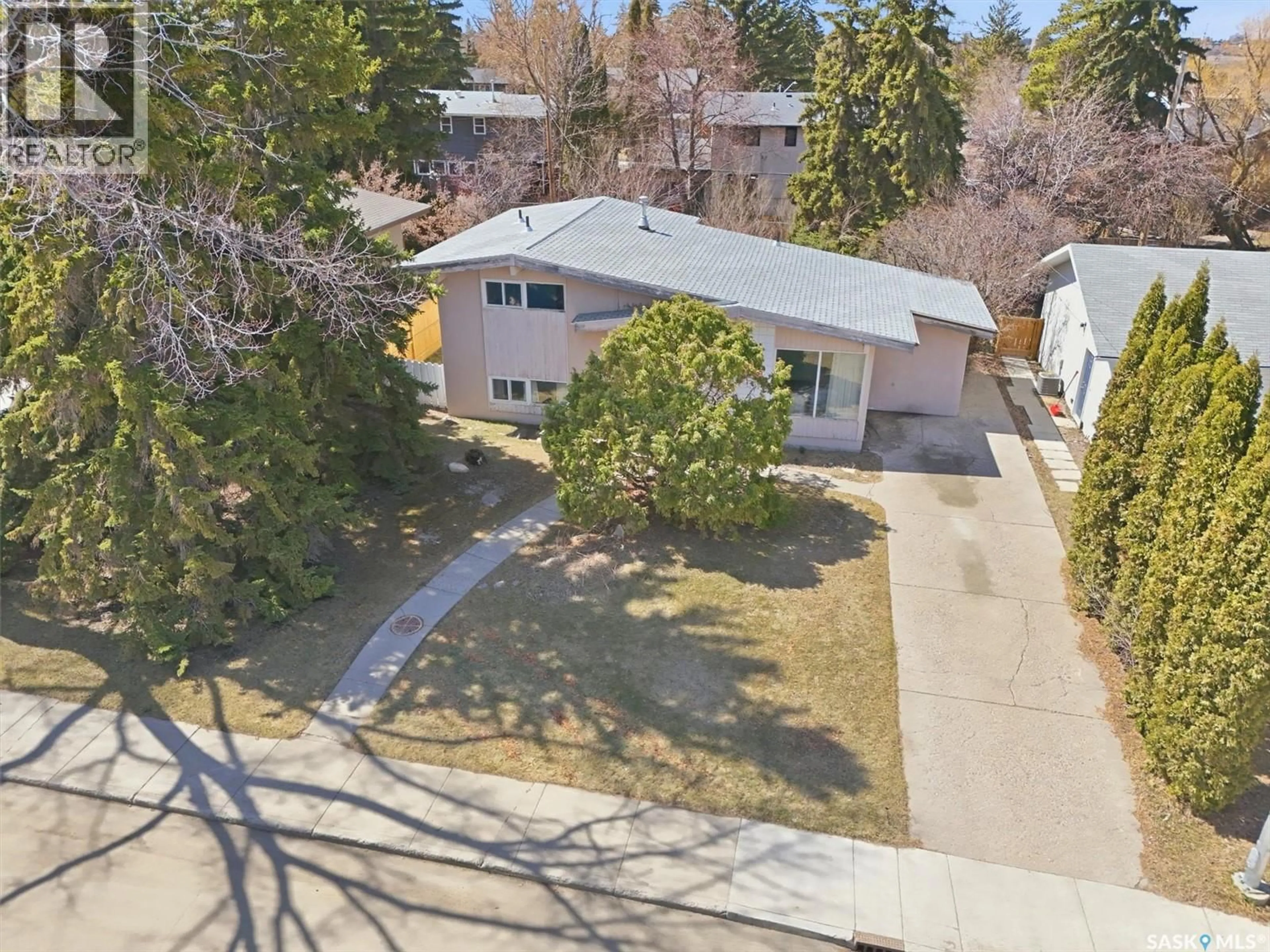 A pic from outside/outdoor area/front of a property/back of a property/a pic from drone, street for 706 ARLINGTON AVENUE, Saskatoon Saskatchewan S7H2X4