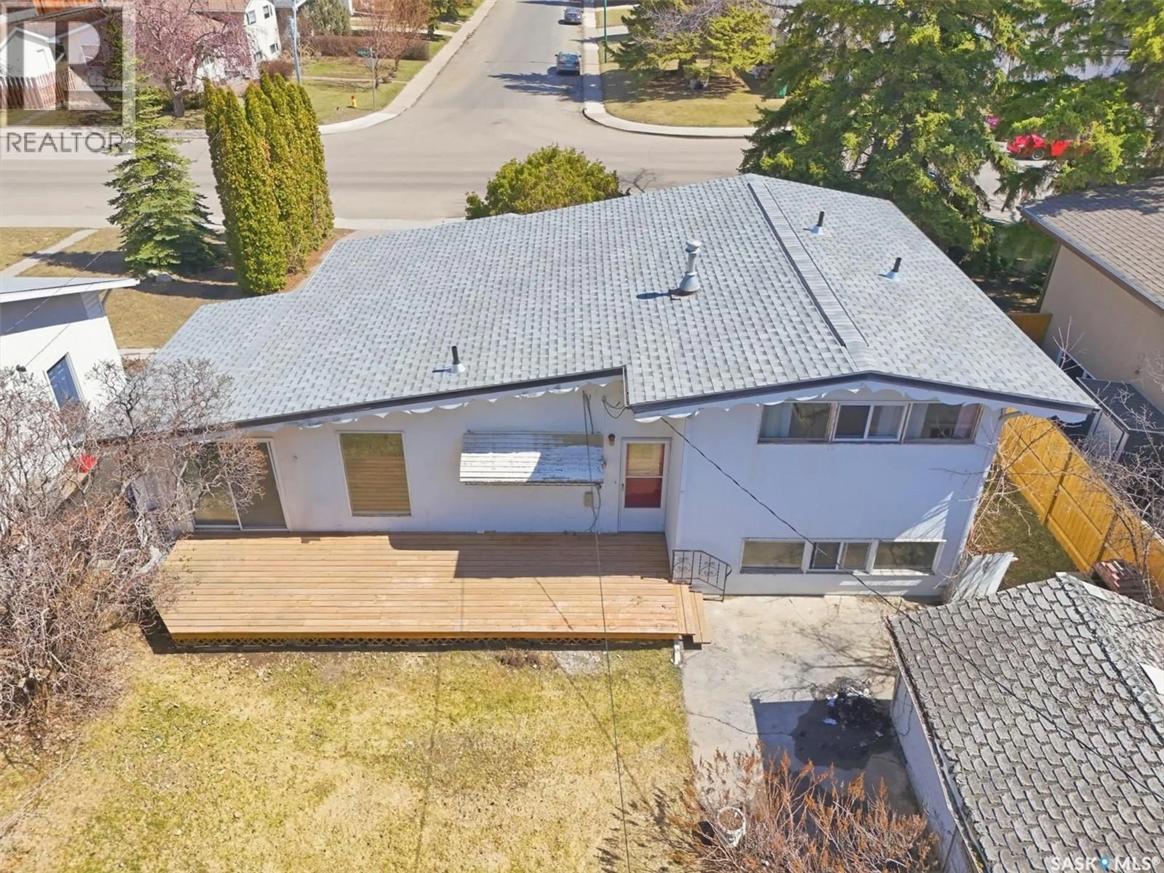 A pic from outside/outdoor area/front of a property/back of a property/a pic from drone, street for 706 ARLINGTON AVENUE, Saskatoon Saskatchewan S7H2X4