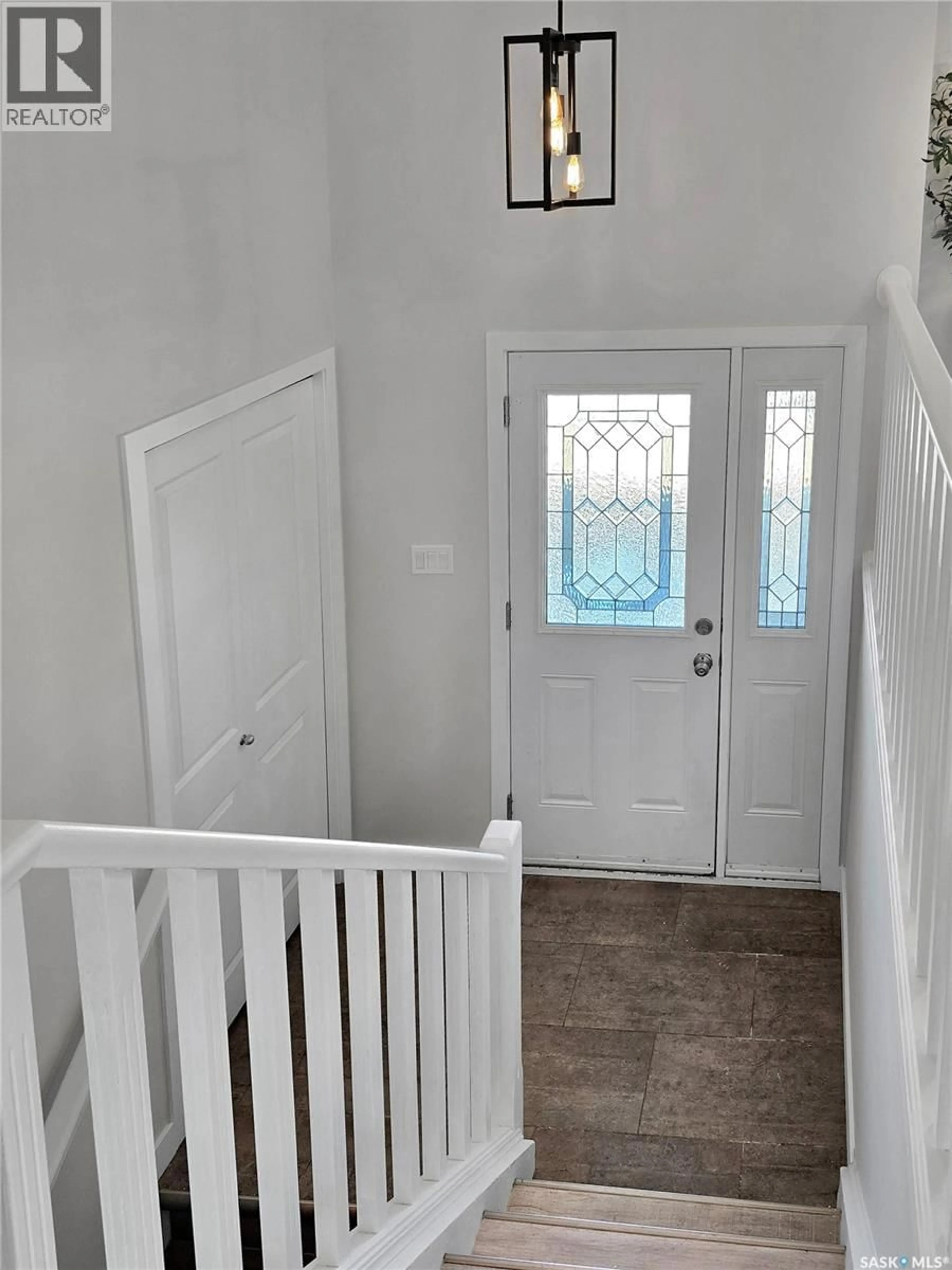 Indoor entryway for 3339 FAIRLIGHT DRIVE, Saskatoon Saskatchewan S7M4N1