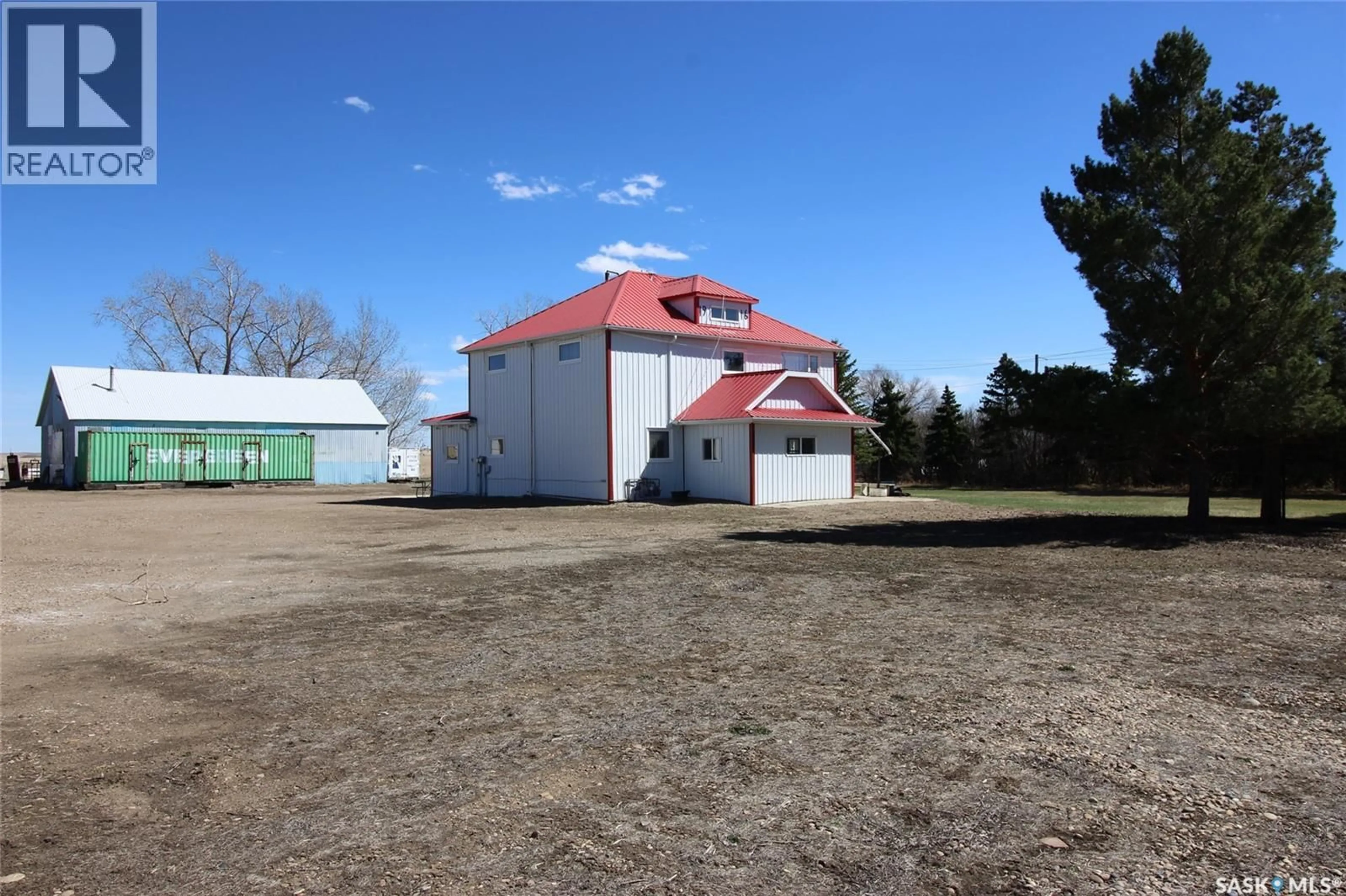 A pic from outside/outdoor area/front of a property/back of a property/a pic from drone, building for 8241 RANGE ROAD, Shaunavon Saskatchewan S0N2M0