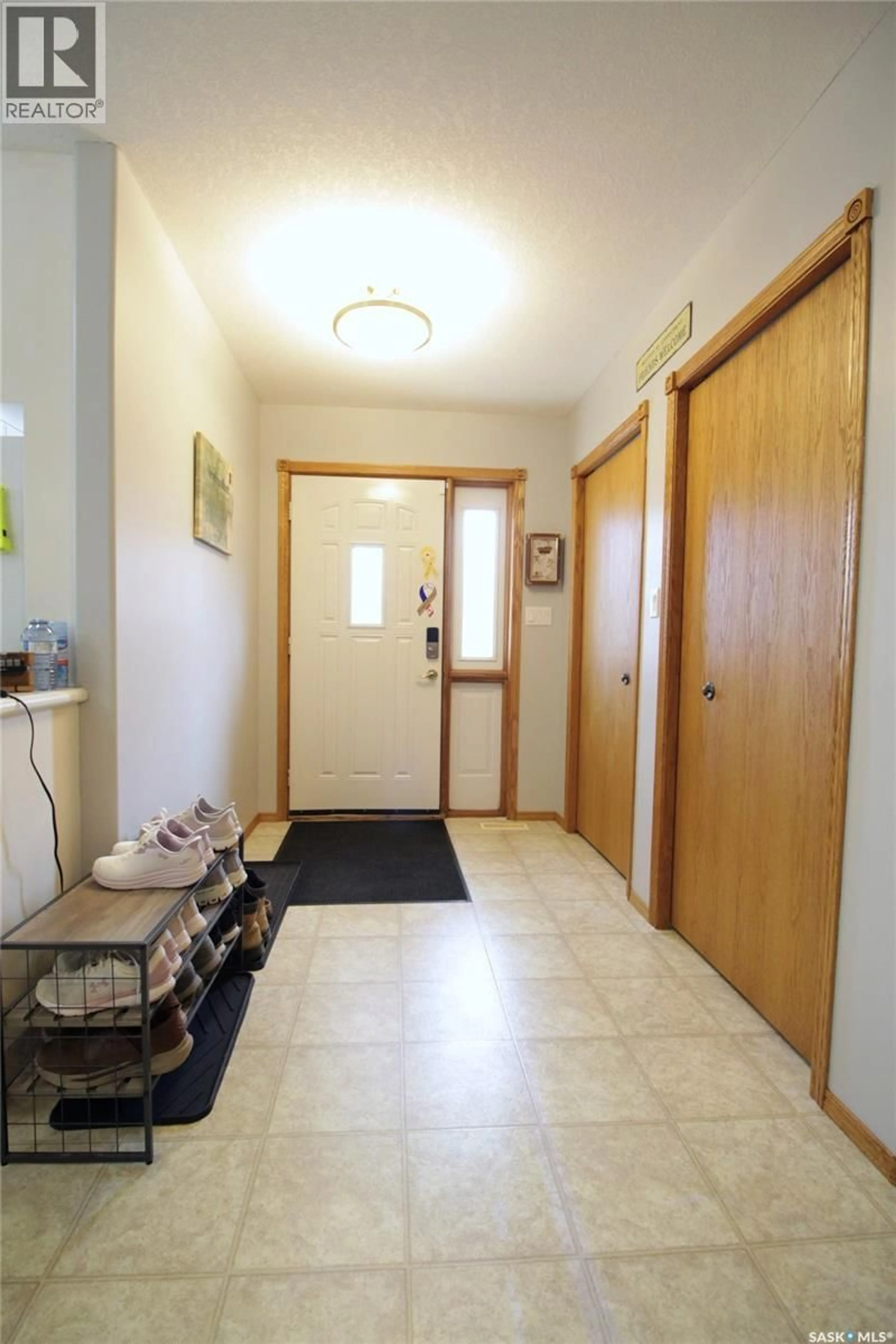 Indoor foyer for 1023 MOUNTAIN STREET, Moosomin Saskatchewan S0G3N0