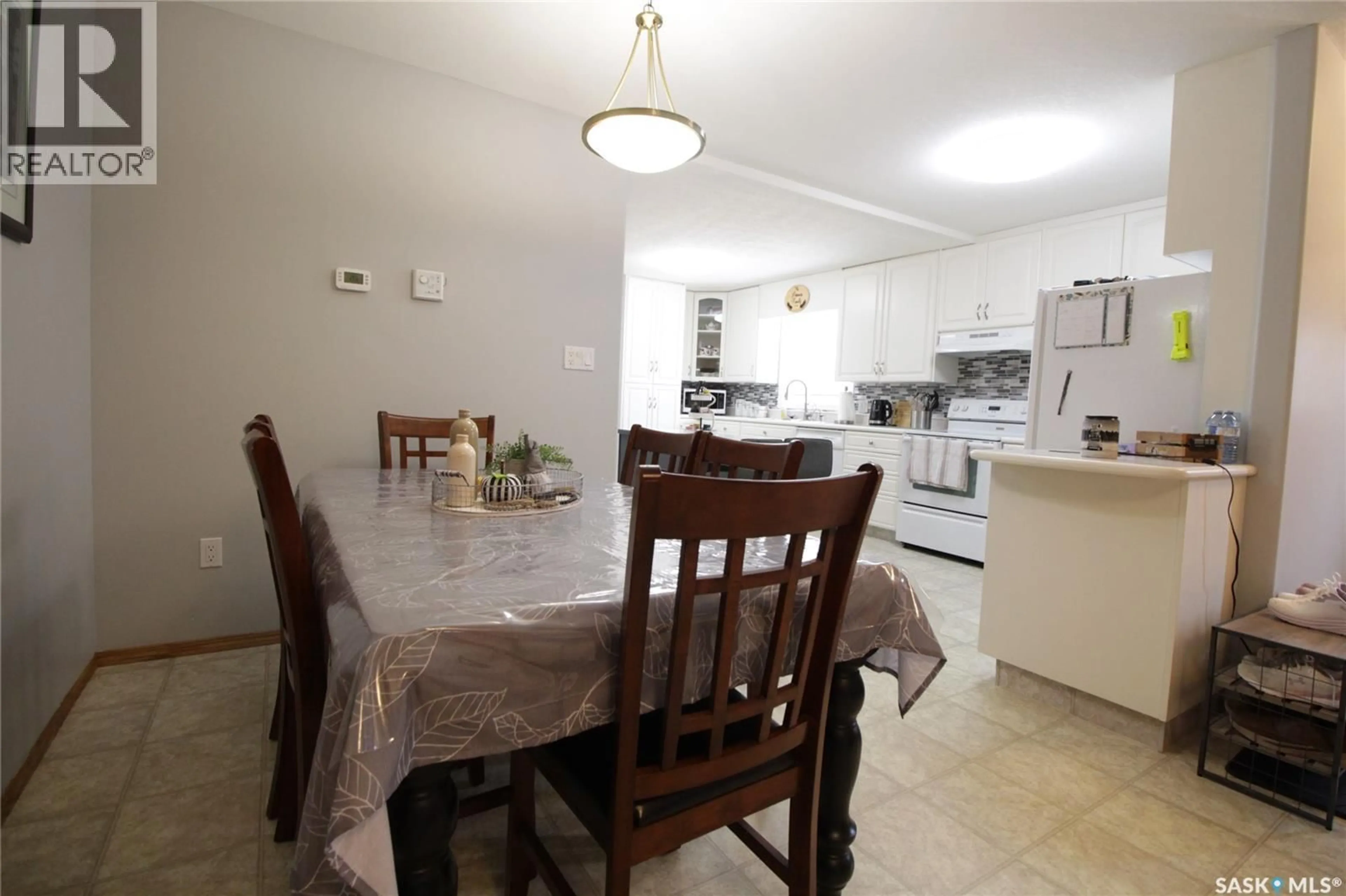Dining room, ceramic/tile floor for 1023 MOUNTAIN STREET, Moosomin Saskatchewan S0G3N0