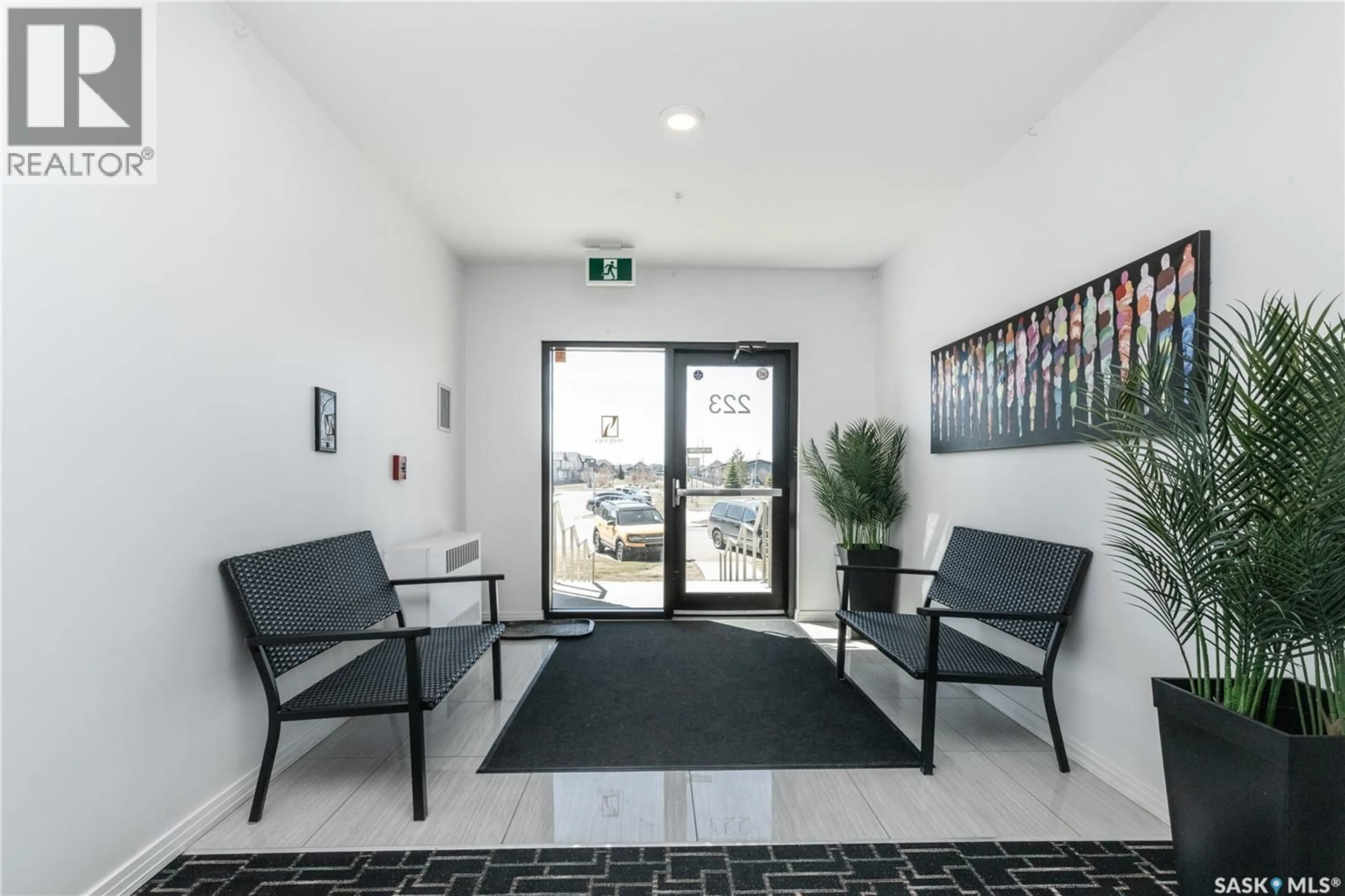 Indoor foyer for 122 223 EVERGREEN SQUARE, Saskatoon Saskatchewan S7W0W2