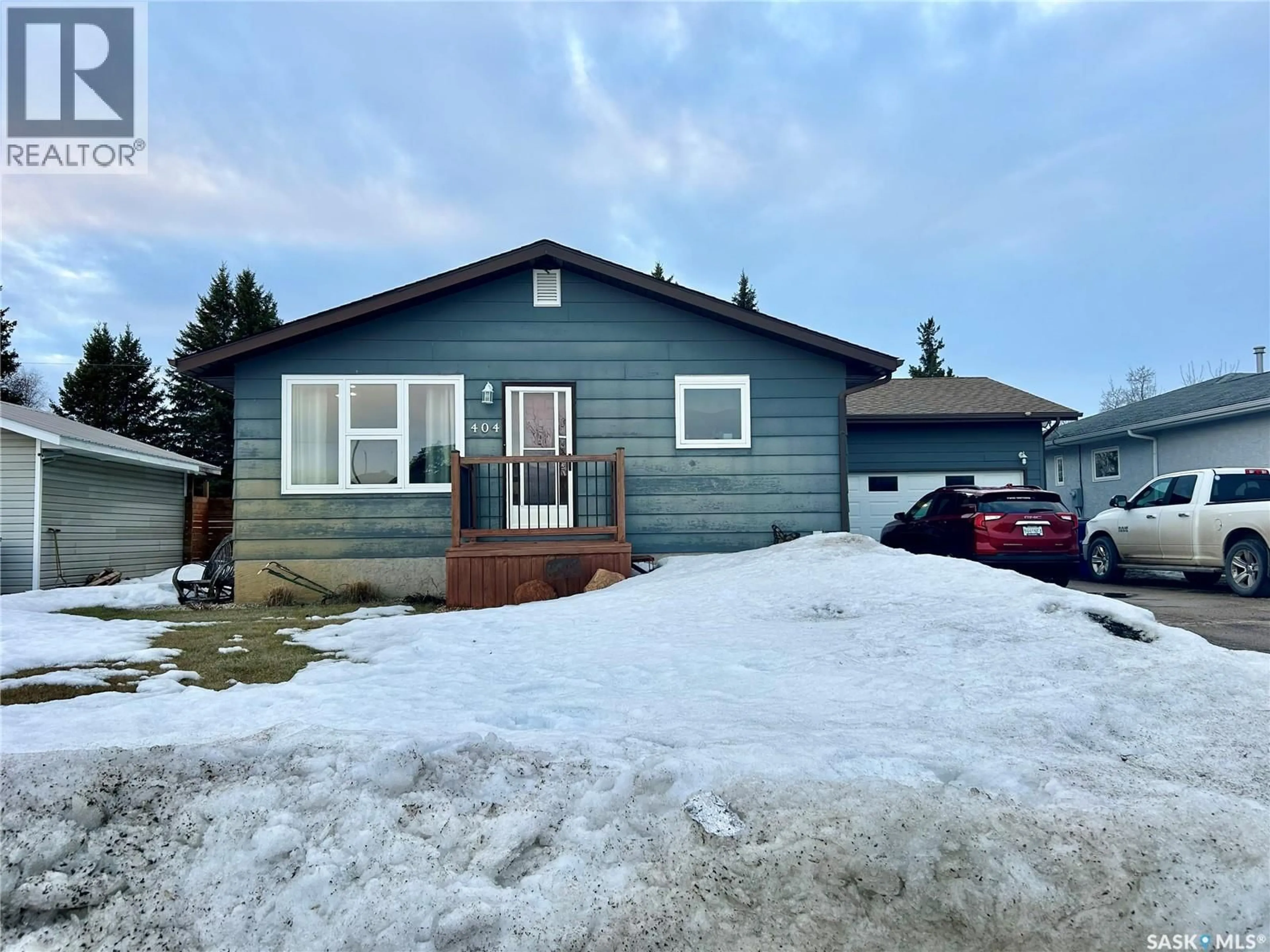 A pic from outside/outdoor area/front of a property/back of a property/a pic from drone, street for 404 5TH STREET, Nipawin Saskatchewan S0E1E0