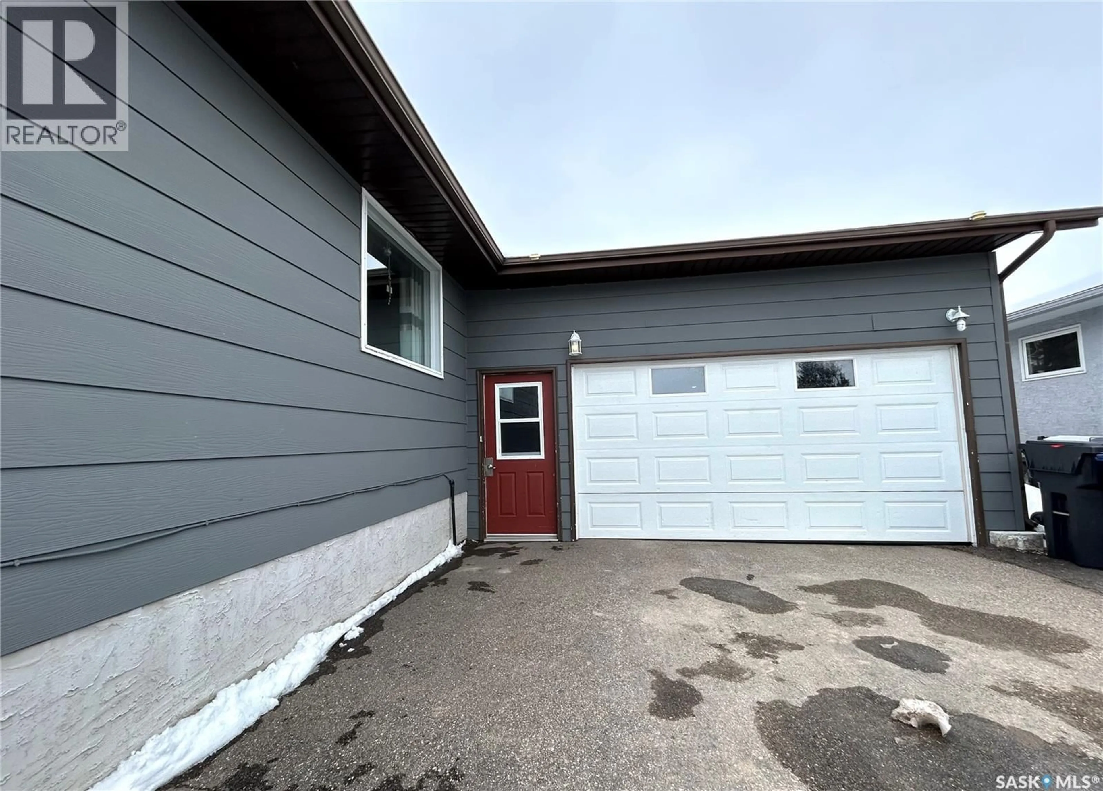 Indoor garage for 404 5TH STREET, Nipawin Saskatchewan S0E1E0