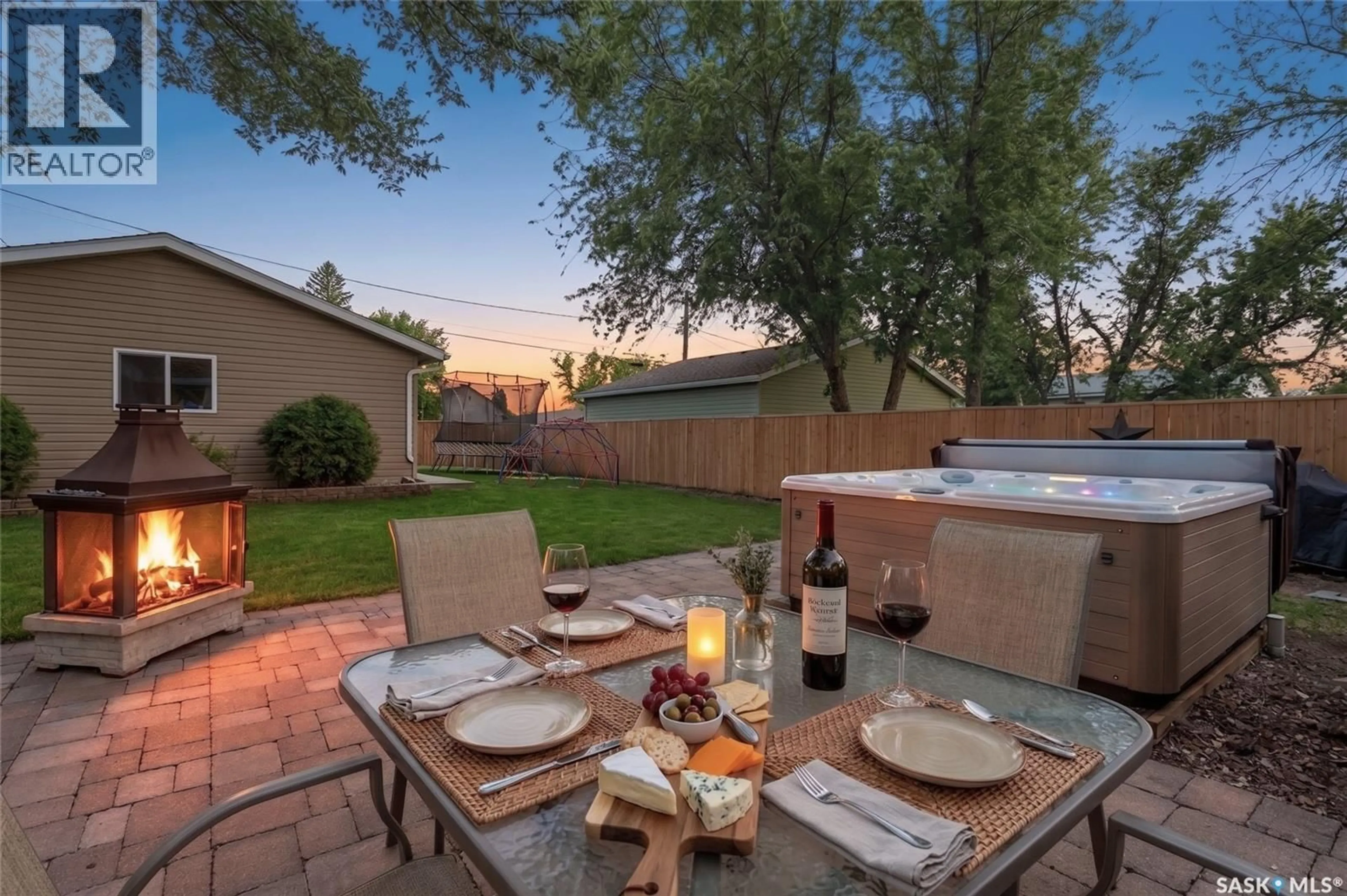 Patio, street for 1109 1ST AVENUE, Moose Jaw Saskatchewan S6H1A2