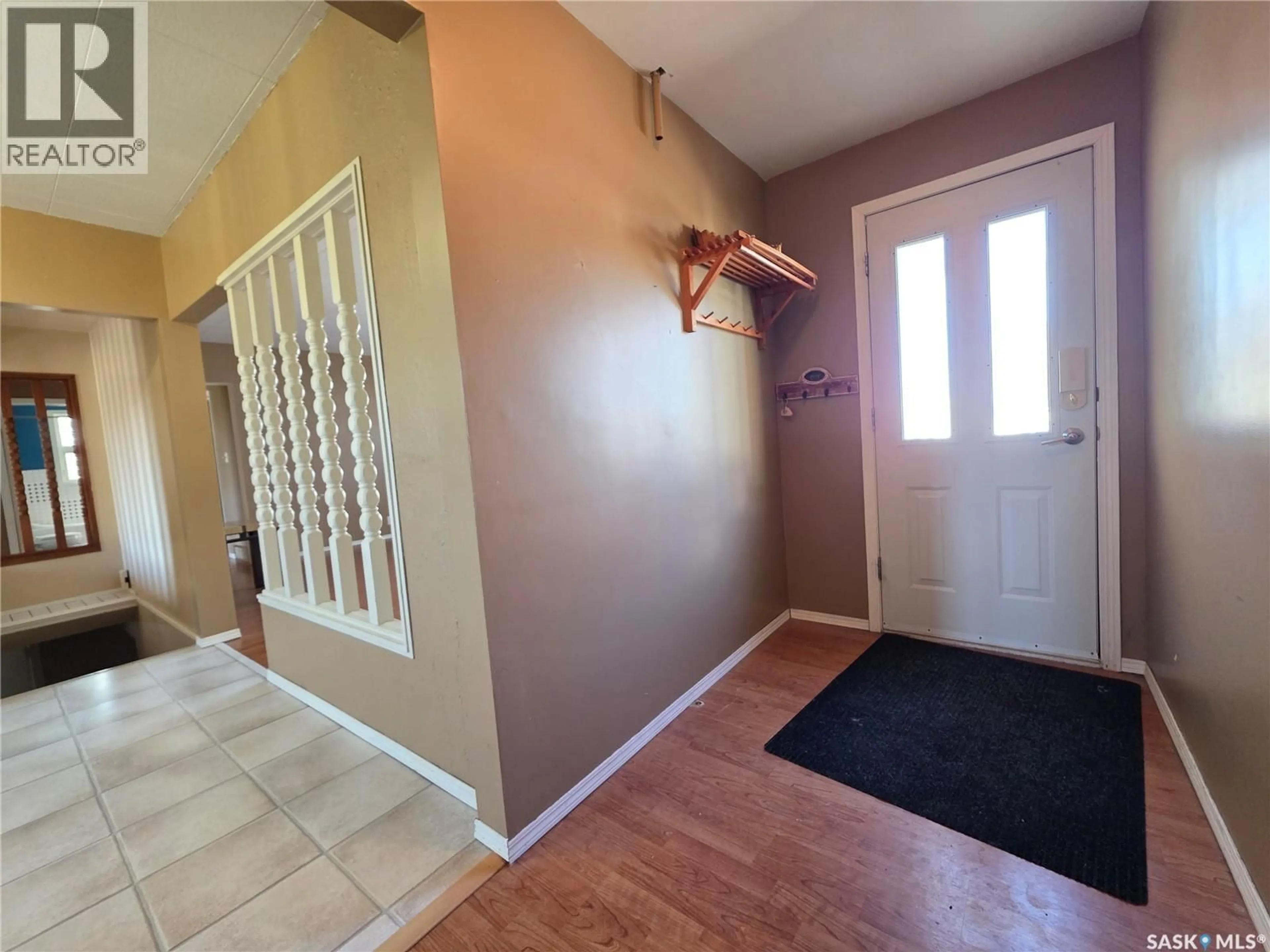 Indoor entryway for 1020 DAHL STREET, Swift Current Saskatchewan S9H3C7