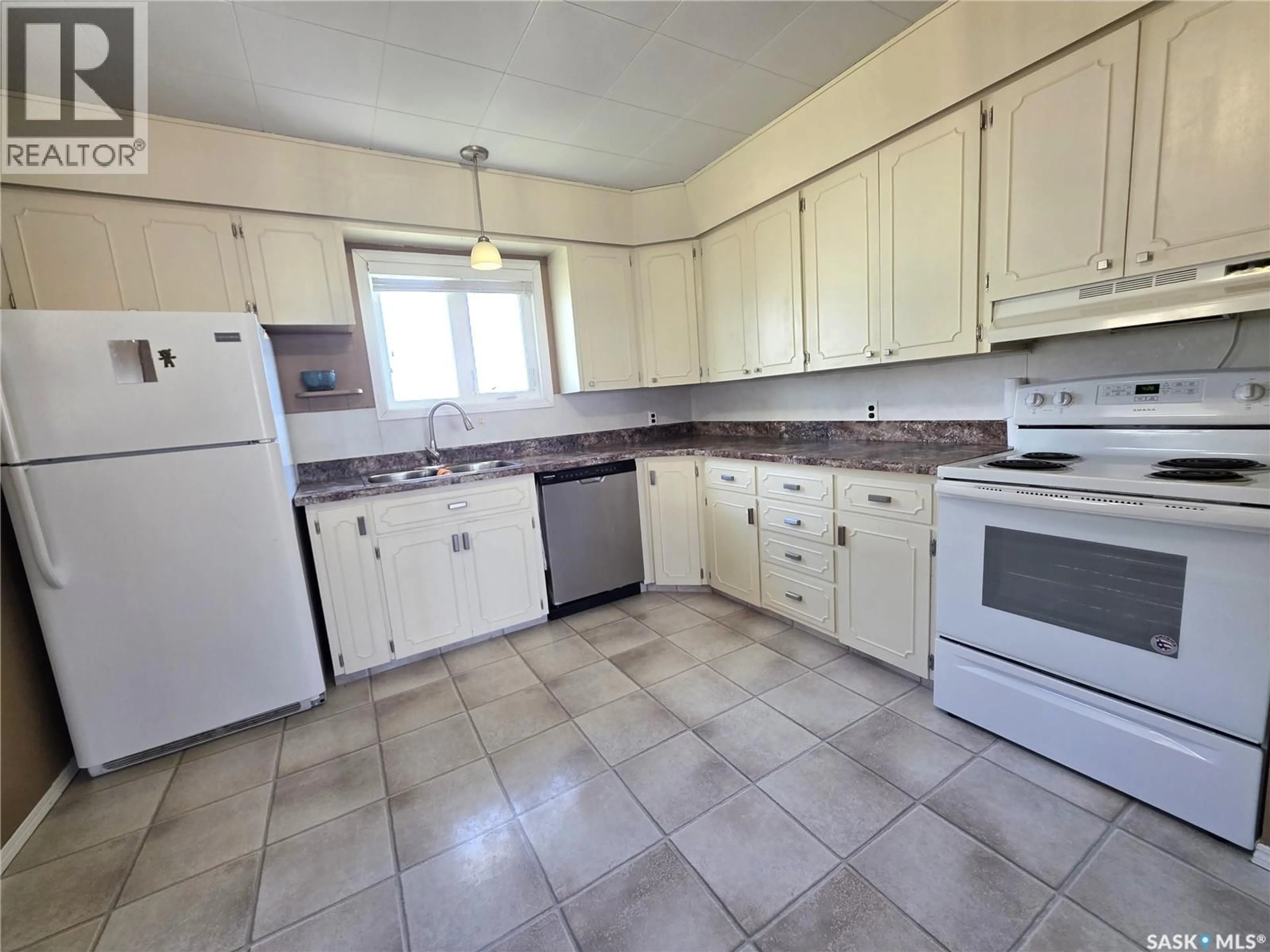 Standard kitchen, ceramic/tile floor for 1020 DAHL STREET, Swift Current Saskatchewan S9H3C7