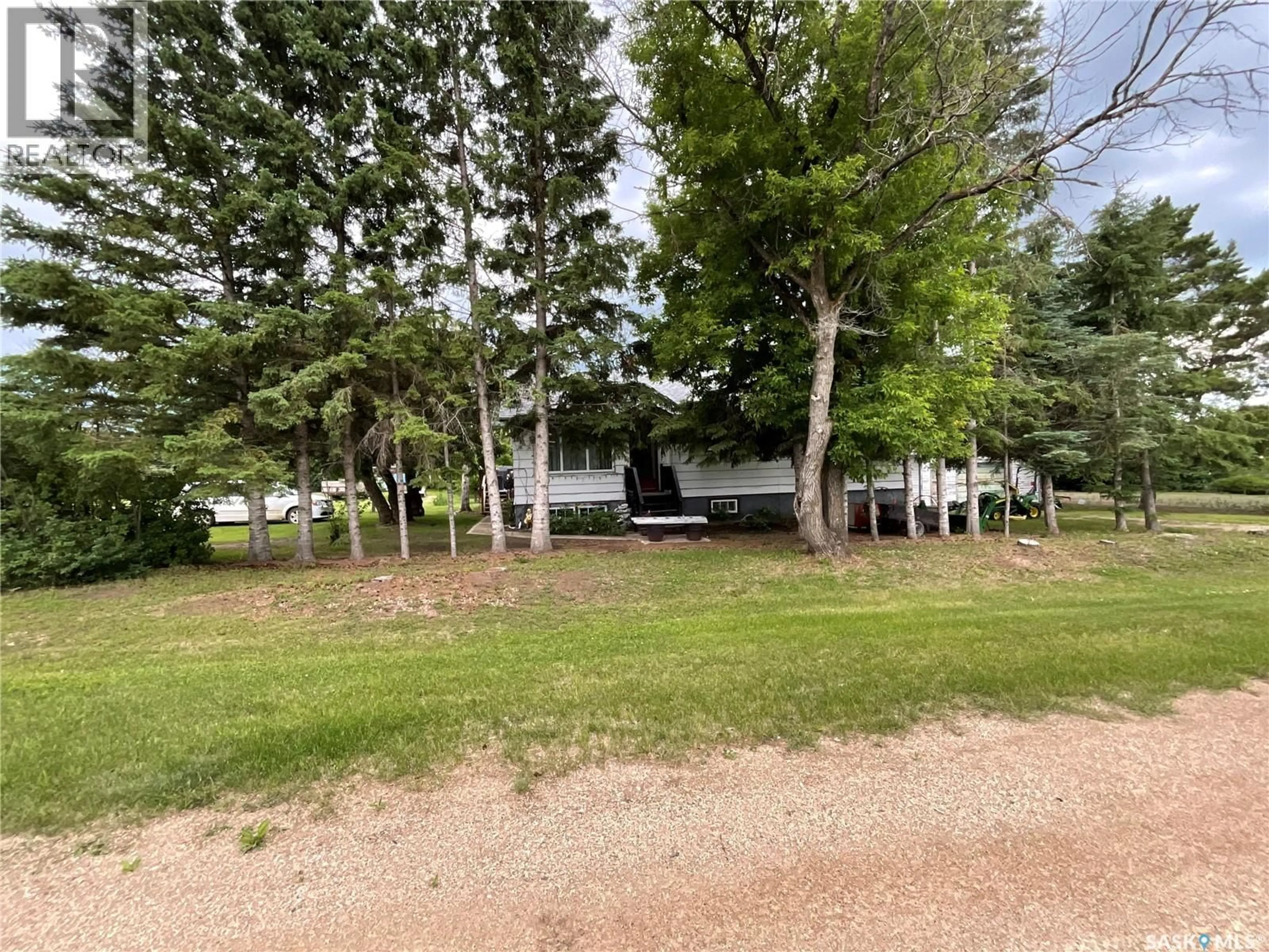 A pic from outside/outdoor area/front of a property/back of a property/a pic from drone, water/lake/river/ocean view for 117 FIRST STREET, Invergordon Rm No. 430 Saskatchewan S0K4K0