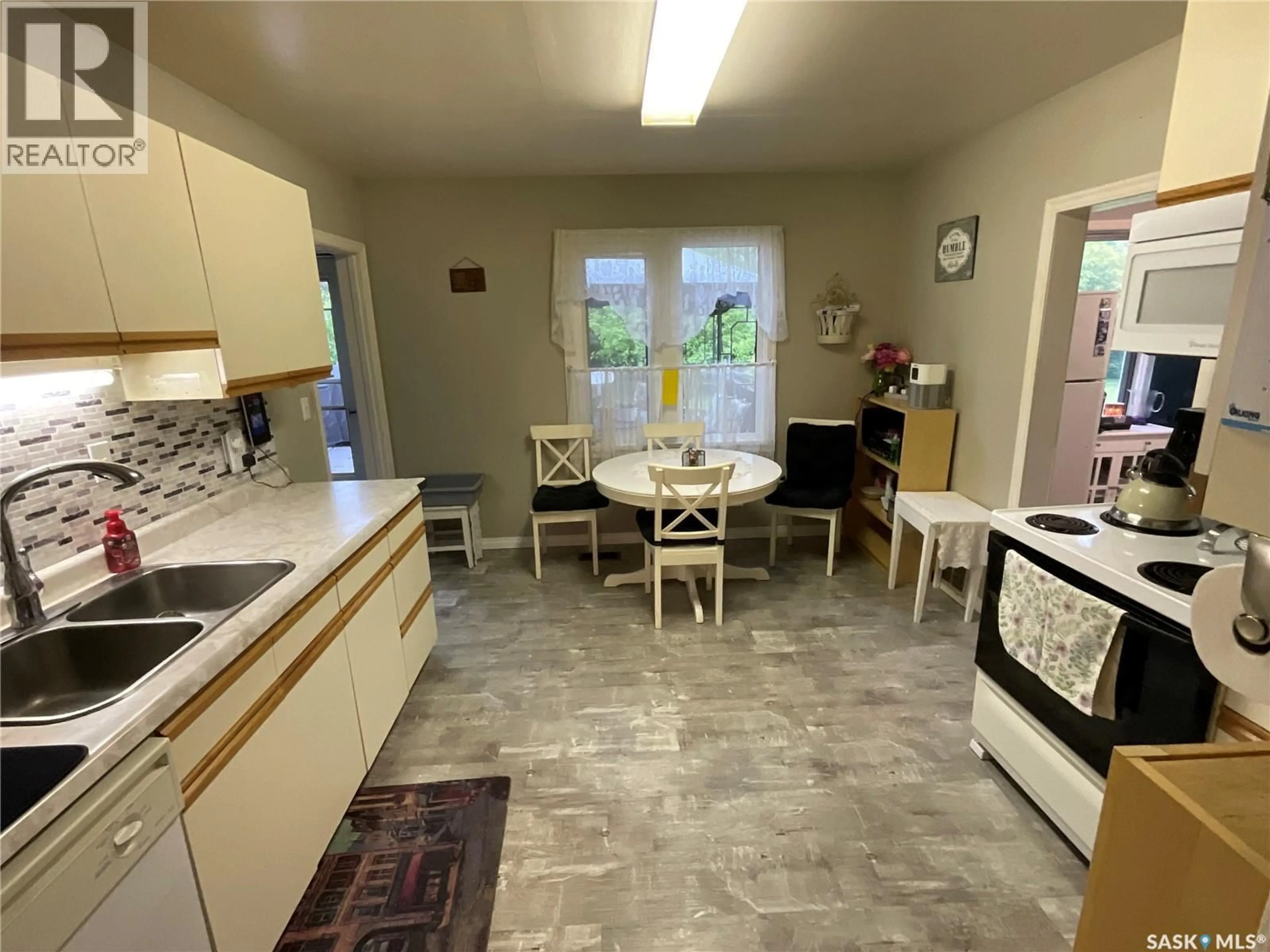 Standard kitchen, unknown for 117 FIRST STREET, Invergordon Rm No. 430 Saskatchewan S0K4K0