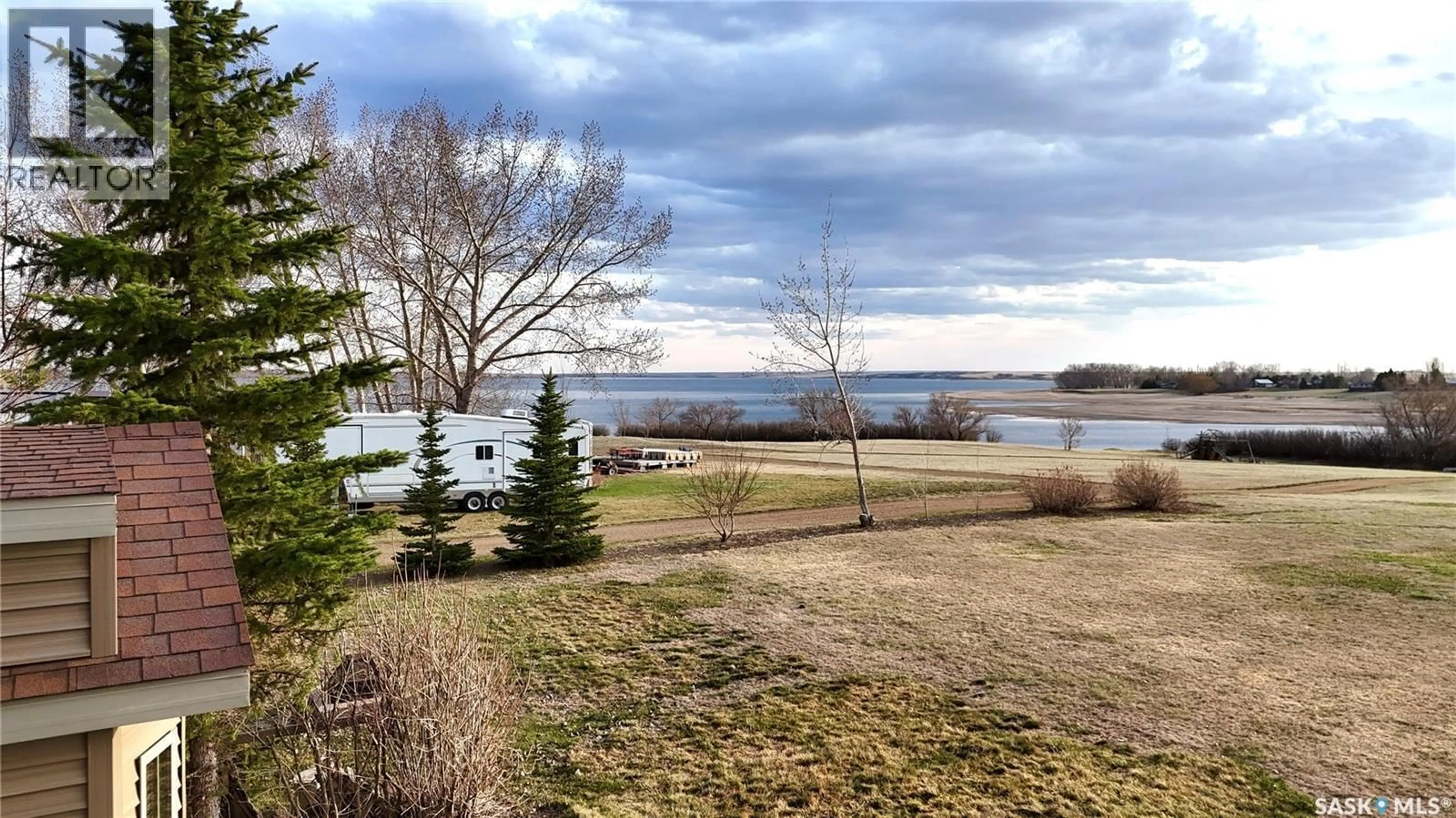 A pic from outside/outdoor area/front of a property/back of a property/a pic from drone, water/lake/river/ocean view for 13 HITCHCOCK HIDEAWAY, Coteau Rm No. 255 Saskatchewan S0L0G0