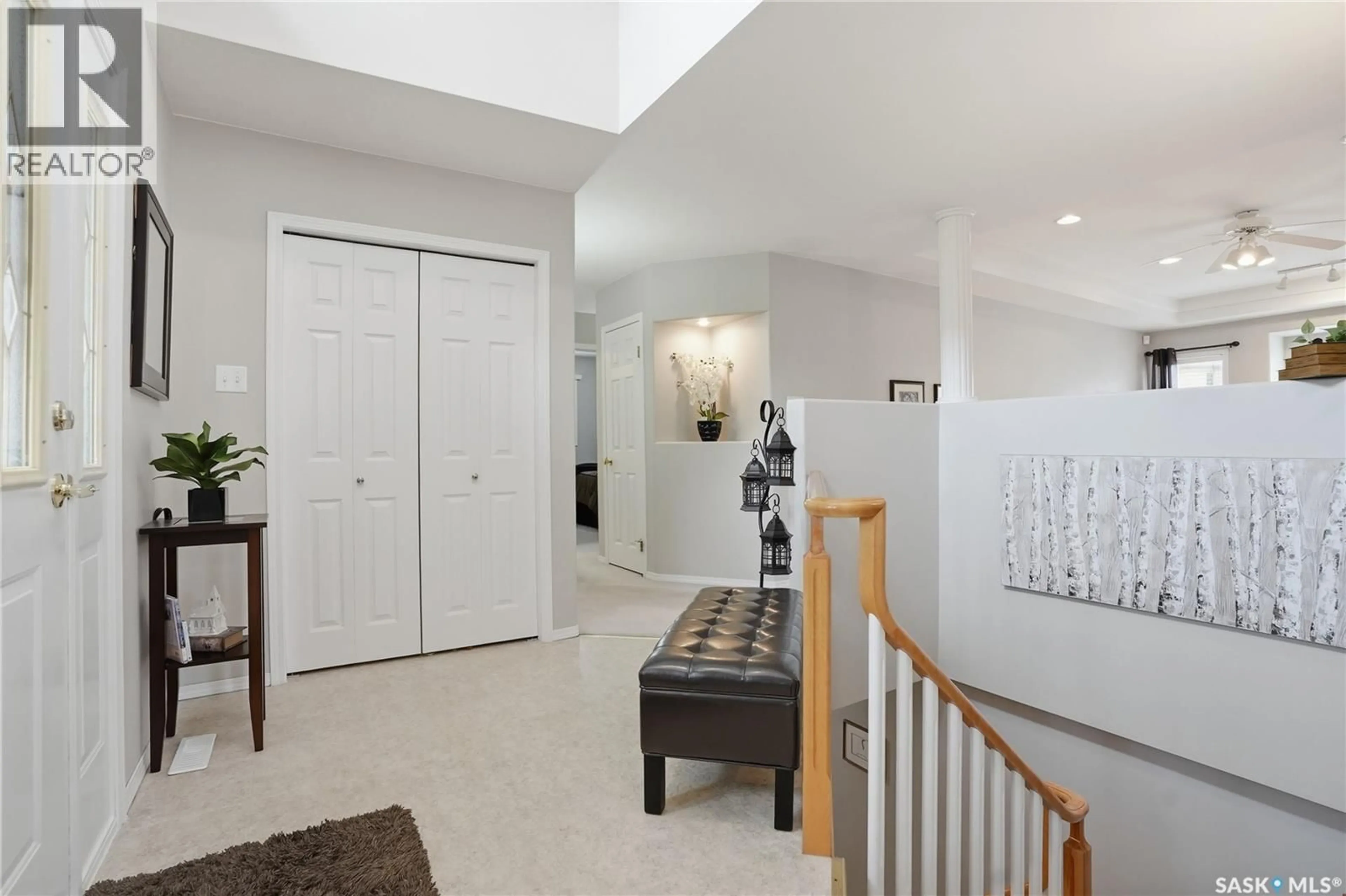 Indoor entryway for 911 CHOTEM CRESCENT, Saskatoon Saskatchewan S7N4N3