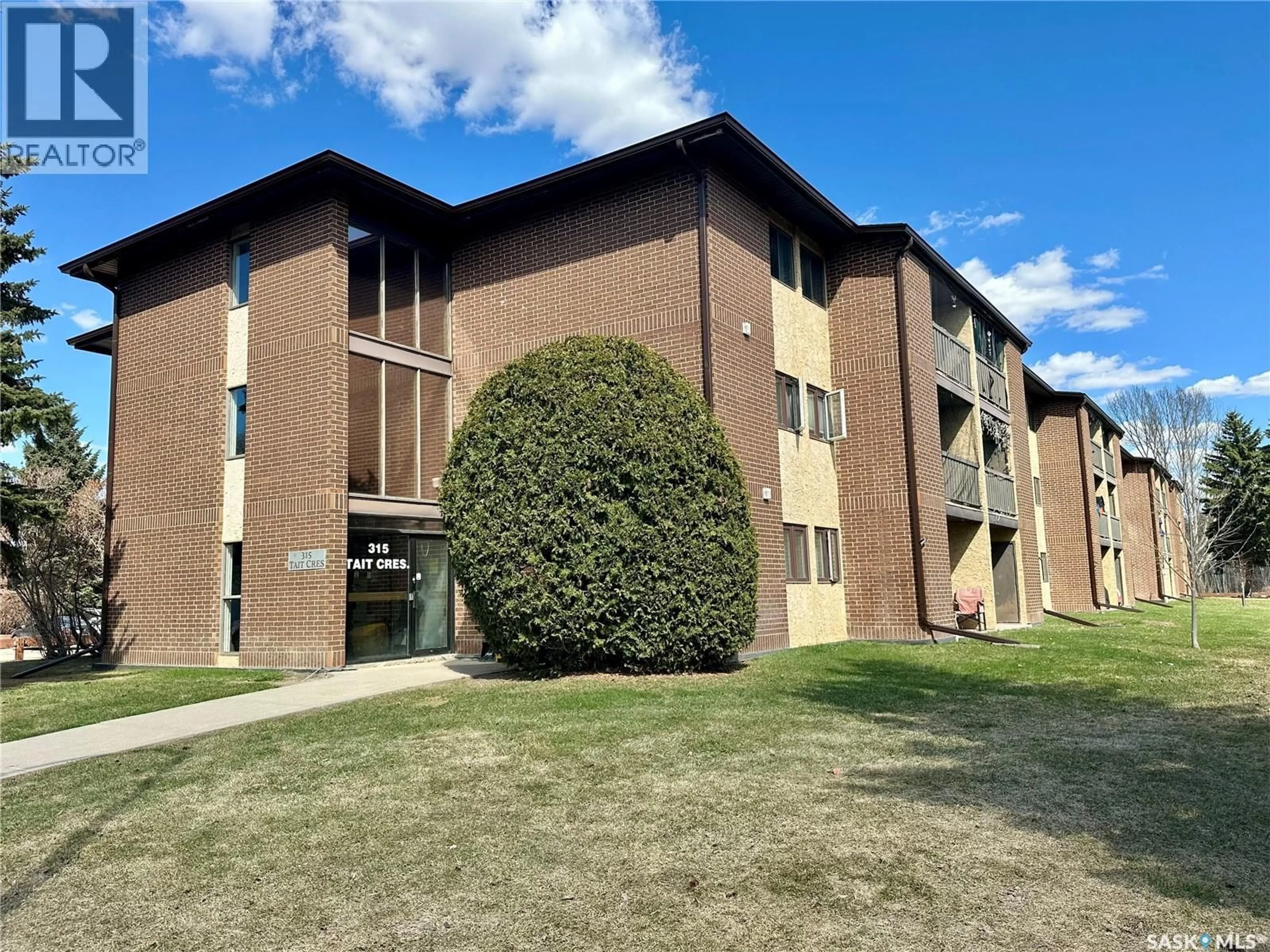 A pic from outside/outdoor area/front of a property/back of a property/a pic from drone, building for 312 315 TAIT CRESCENT, Saskatoon Saskatchewan S7H5K6