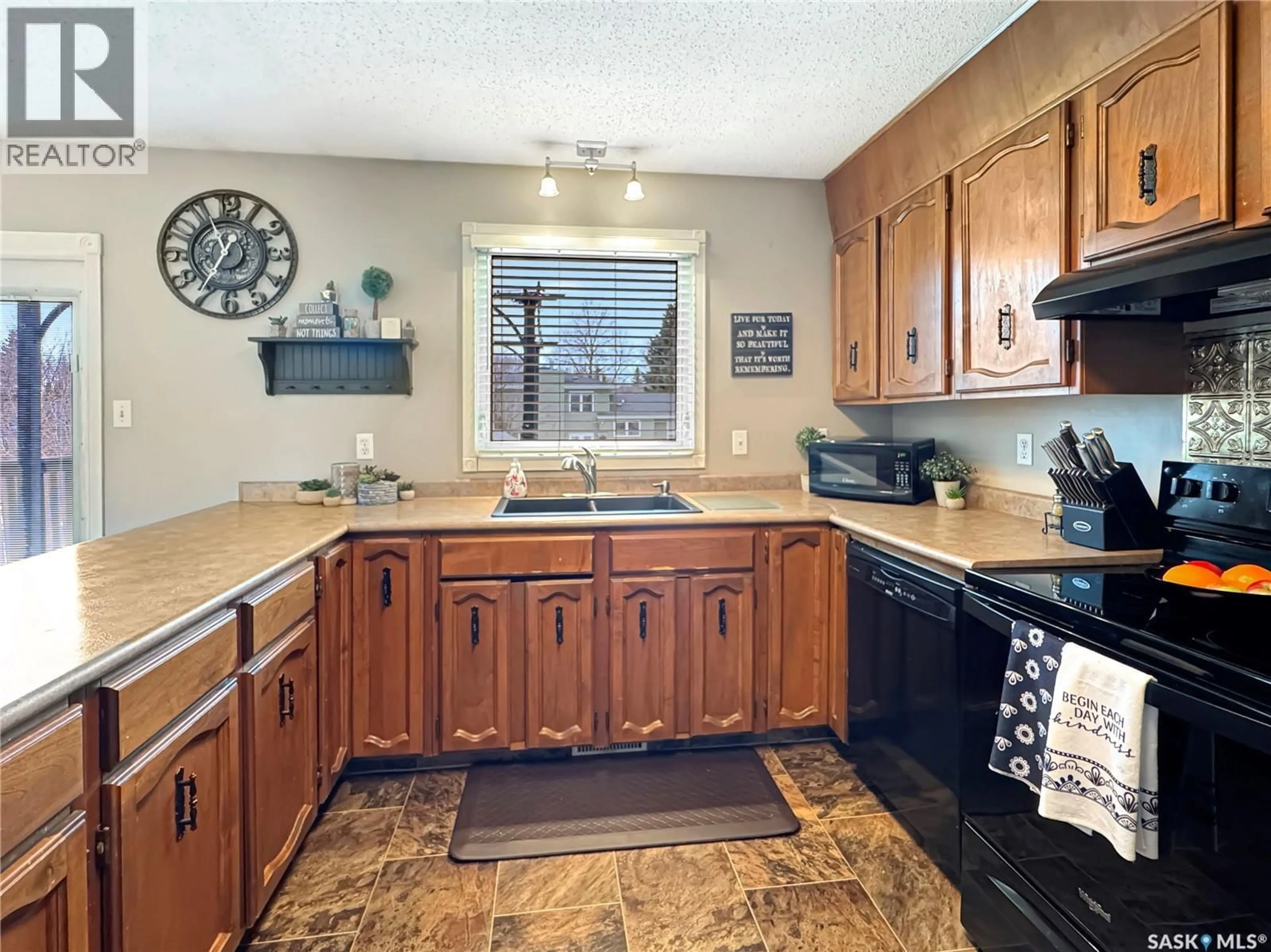 Unknown for 10931 SCOTT DRIVE, North Battleford Saskatchewan S9A3N2