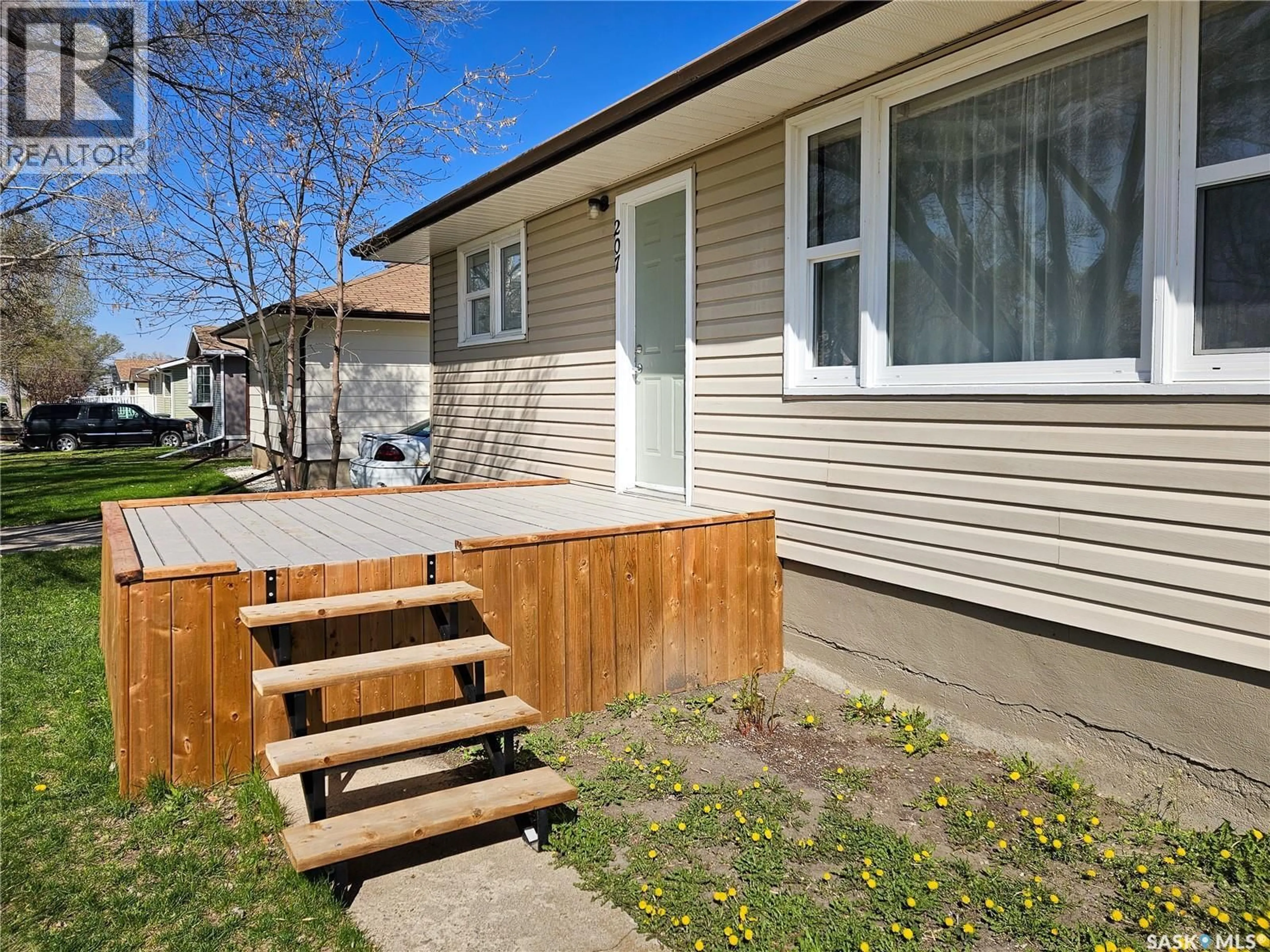 Home with vinyl exterior material, street for 207 7TH AVENUE, Rosetown Saskatchewan S0L2V0