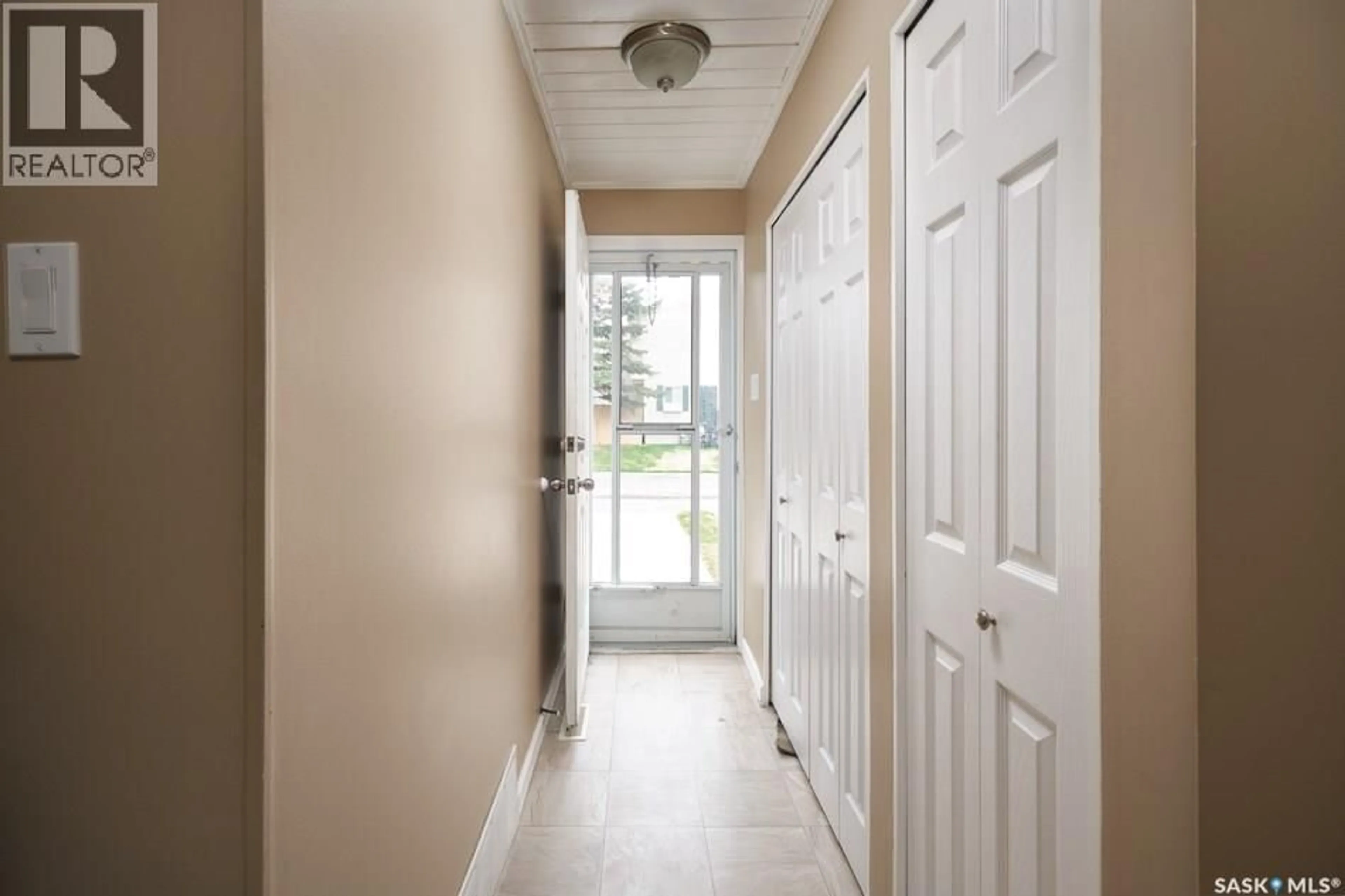Indoor entryway for 63 KILLARNEY WAY, Regina Saskatchewan S4S6X8