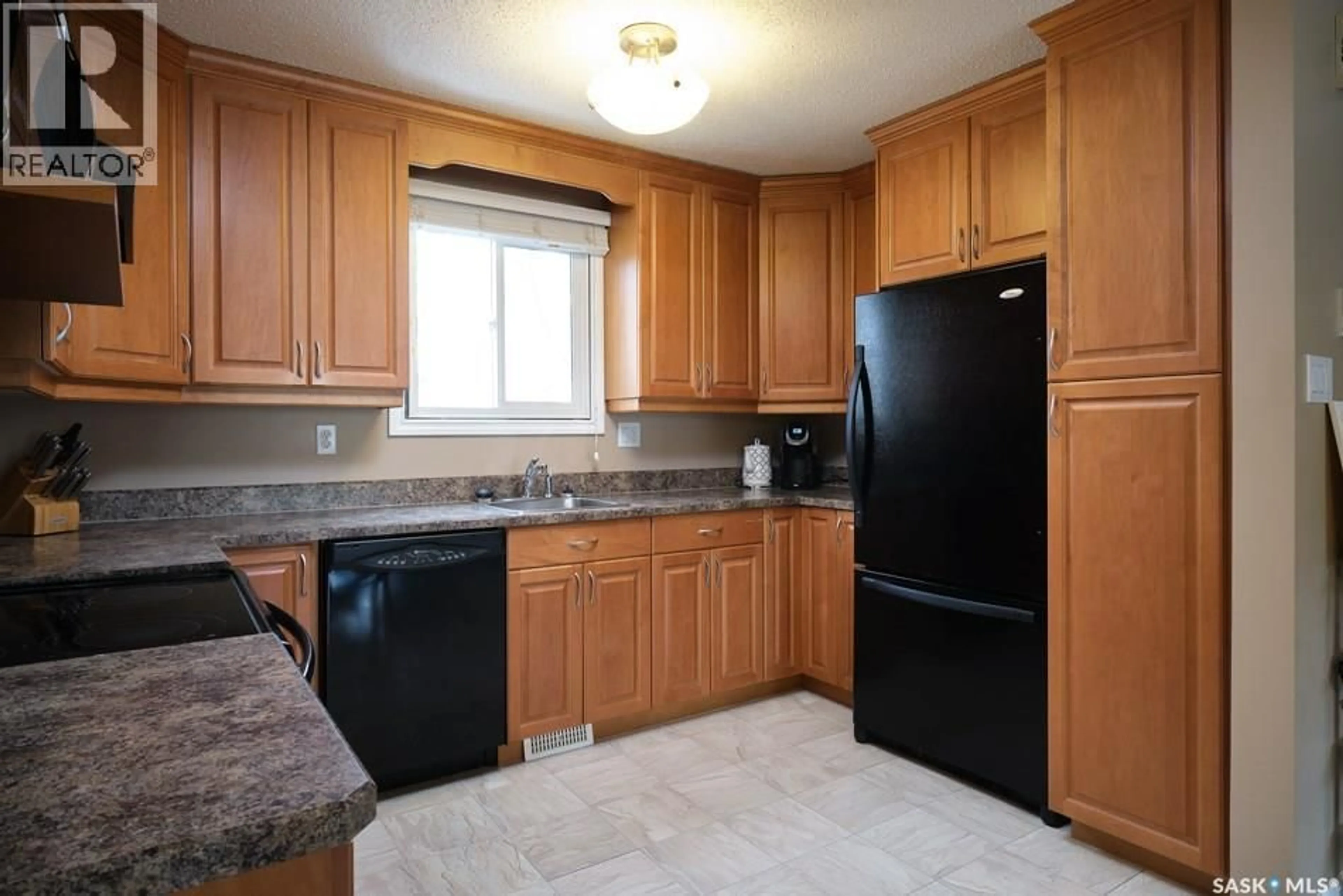 Standard kitchen, ceramic/tile floor for 63 KILLARNEY WAY, Regina Saskatchewan S4S6X8